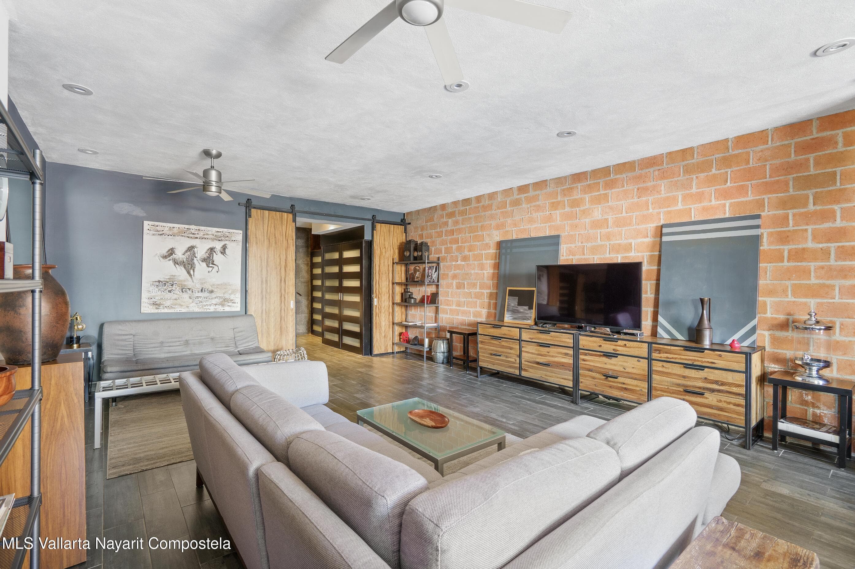 Condo 23