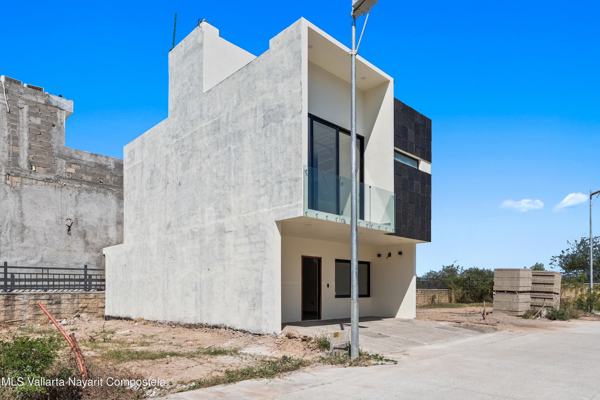 499 Avenida Palmares 2