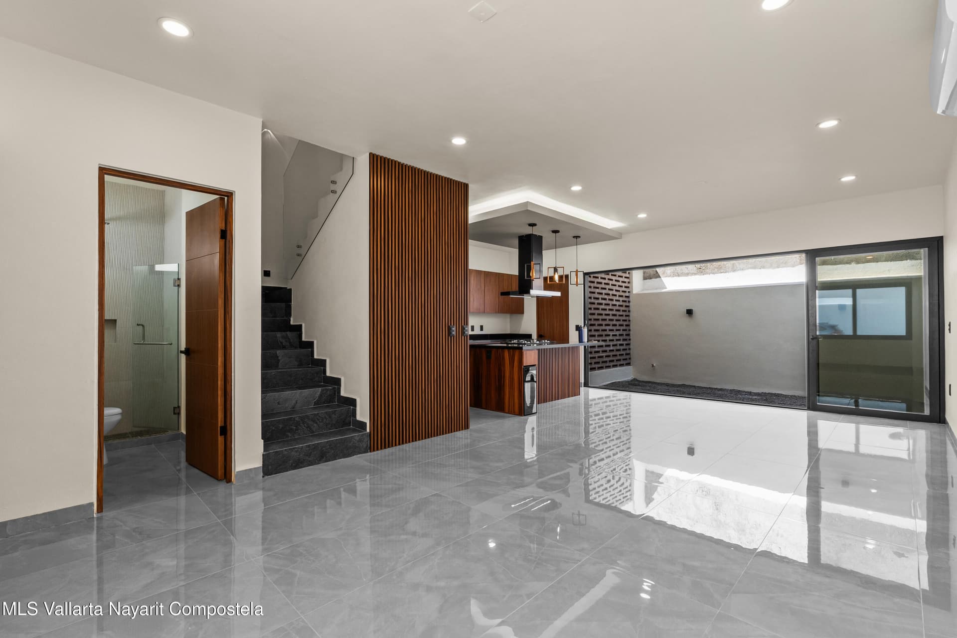 499 Avenida Palmares 4