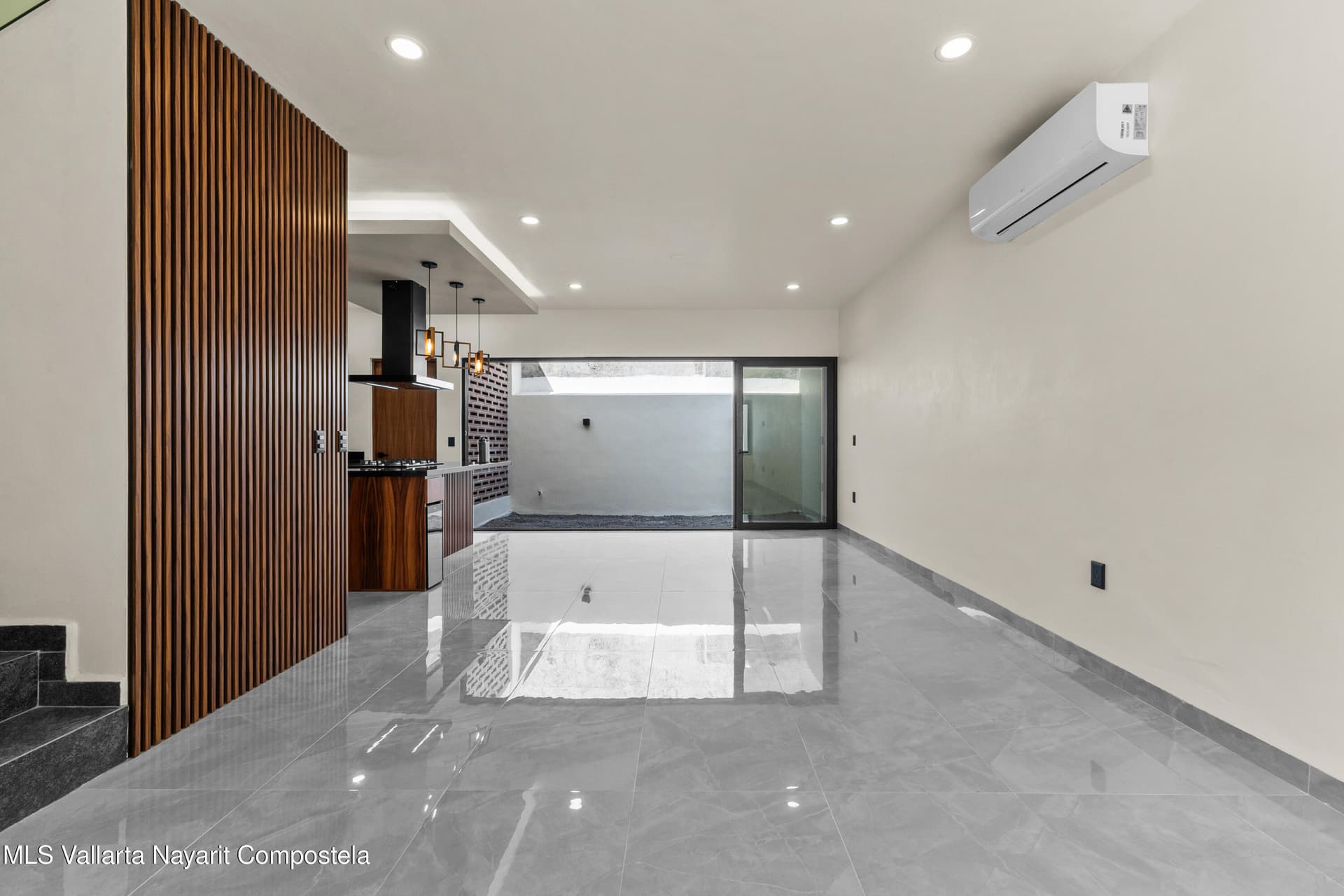 499 Avenida Palmares 6