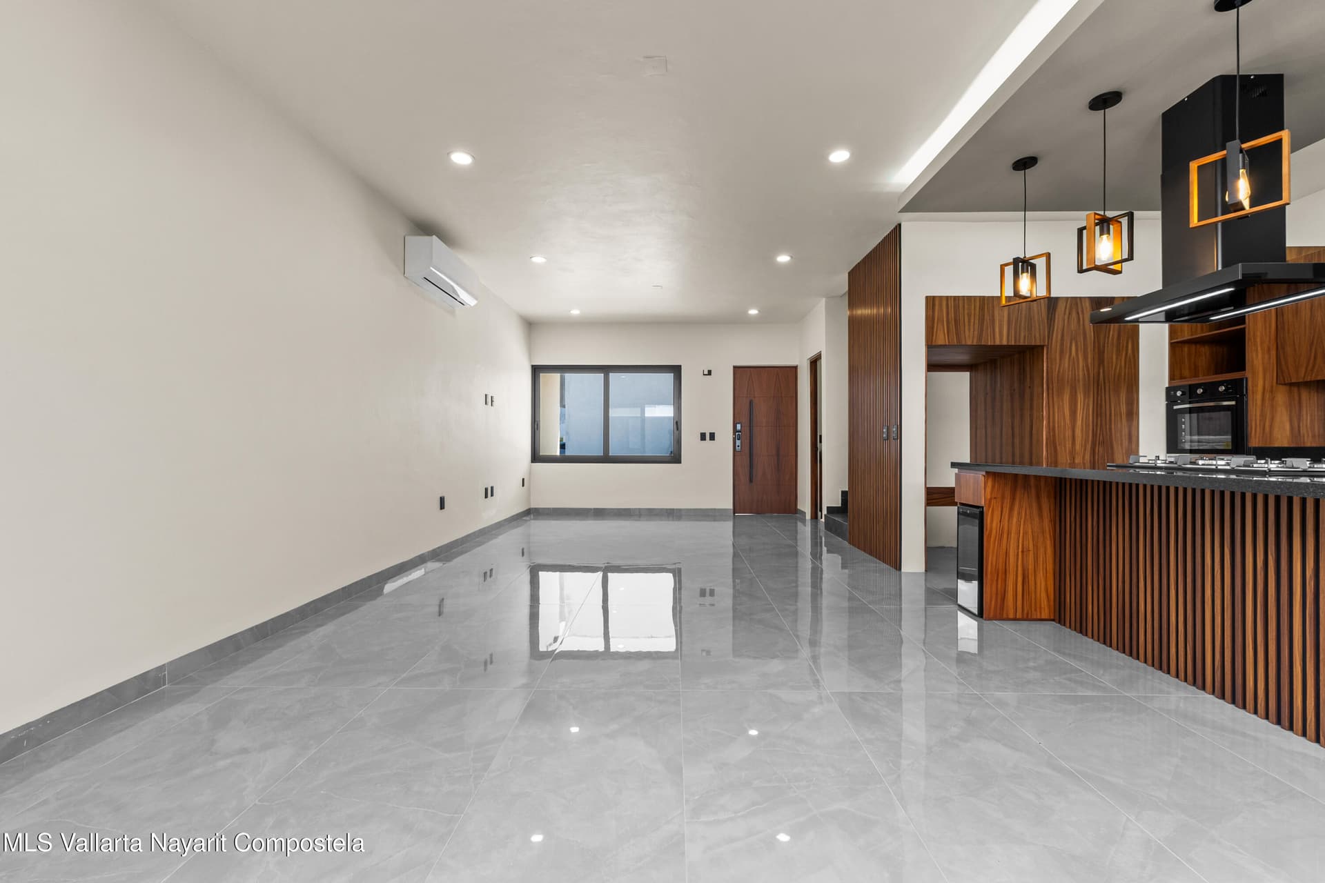 499 Avenida Palmares 8