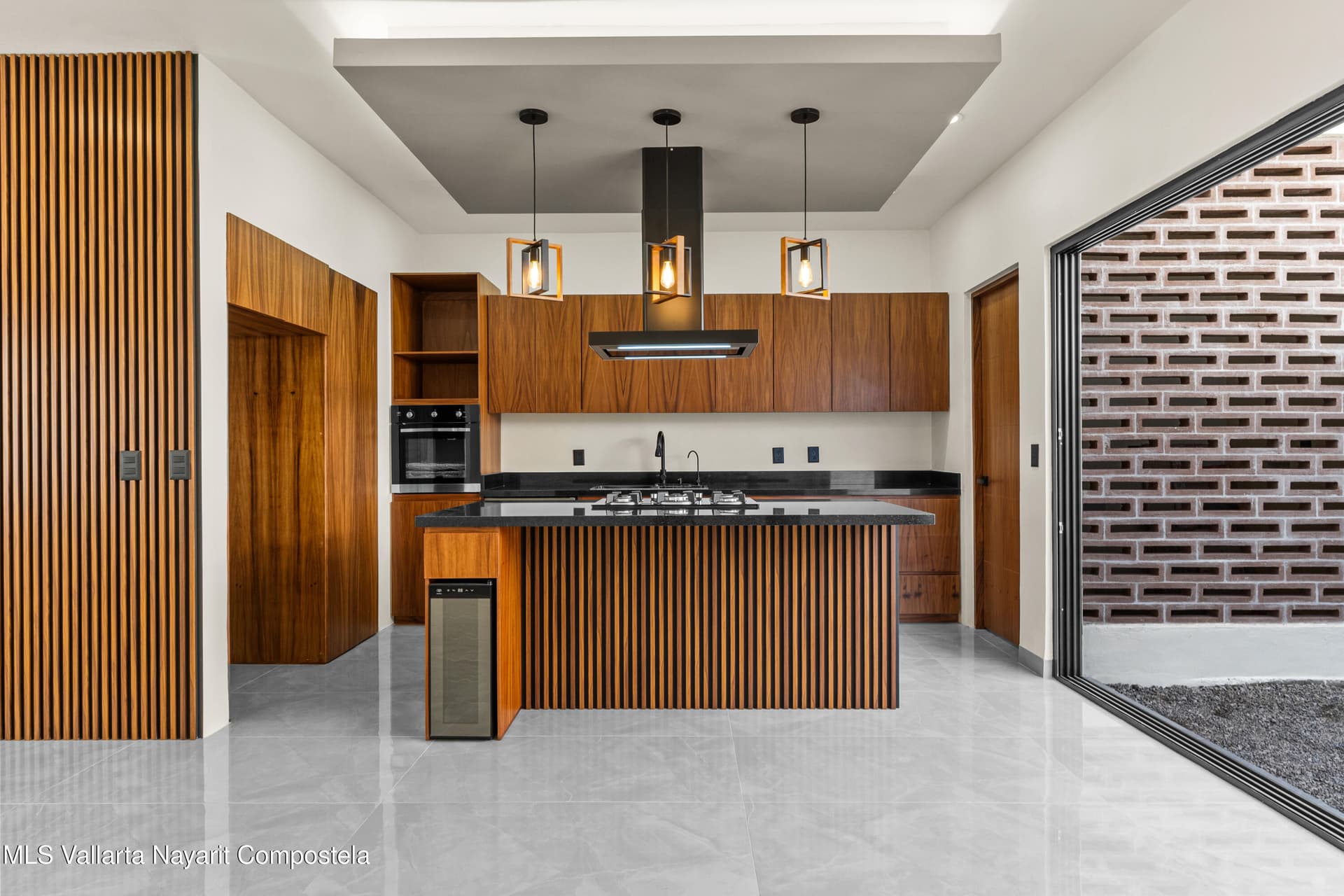 499 Avenida Palmares 10