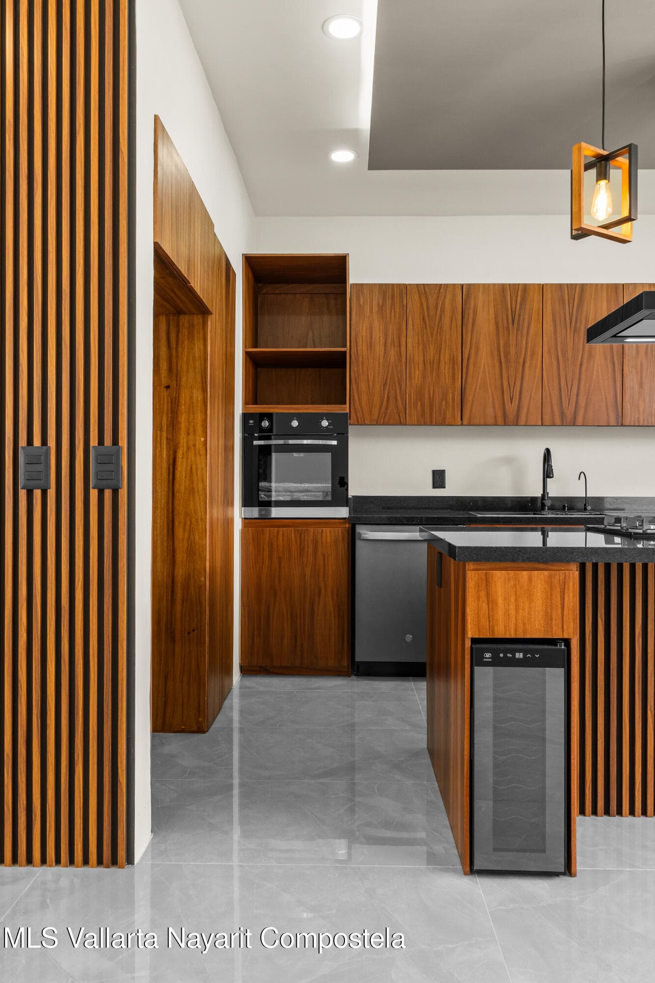 499 Avenida Palmares 14