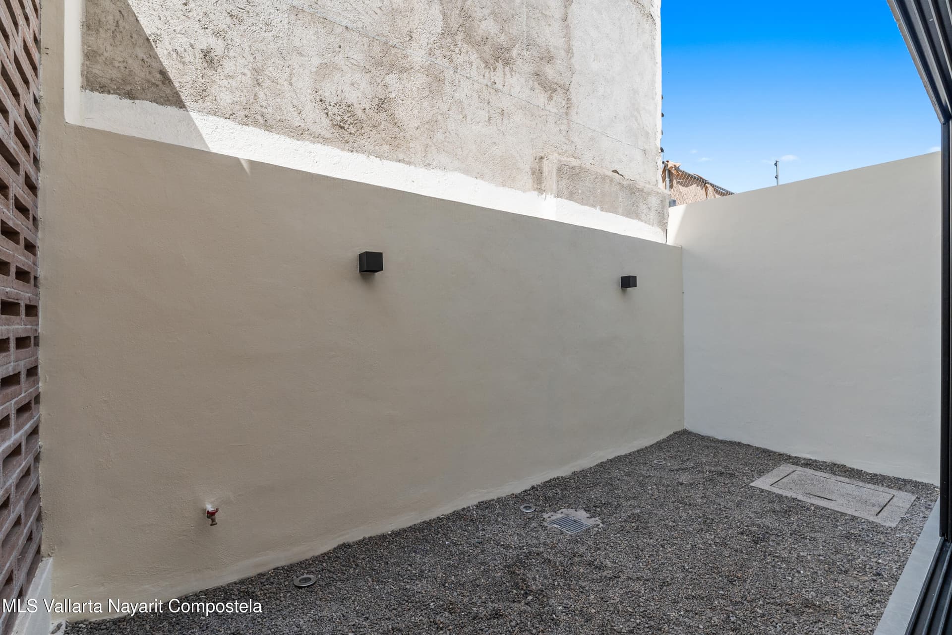499 Avenida Palmares 15