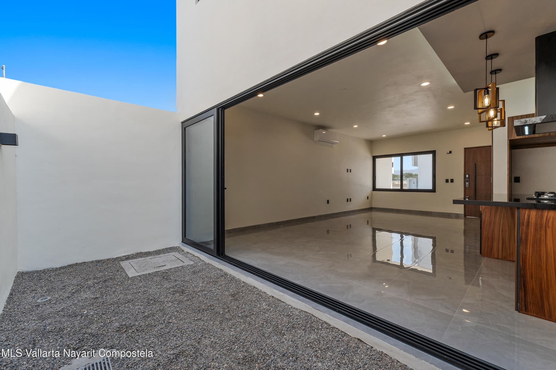 499 Avenida Palmares 16