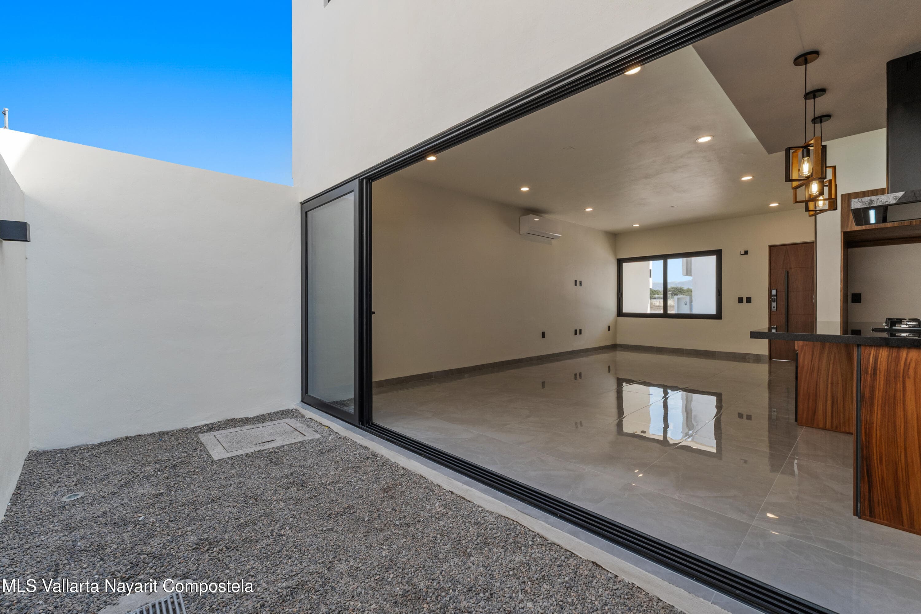 499 Avenida Palmares 16