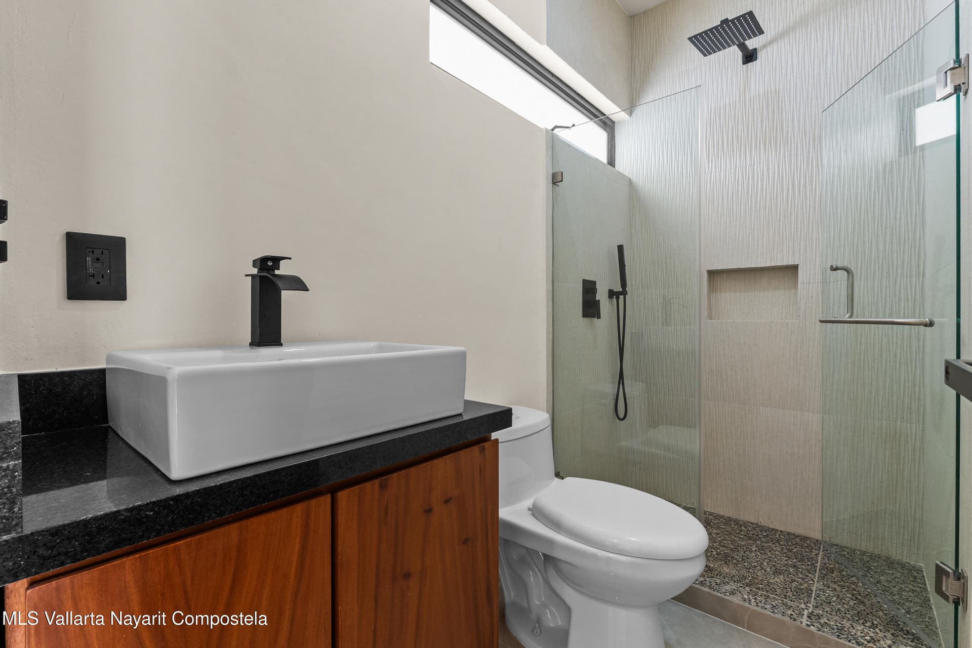 499 Avenida Palmares 17