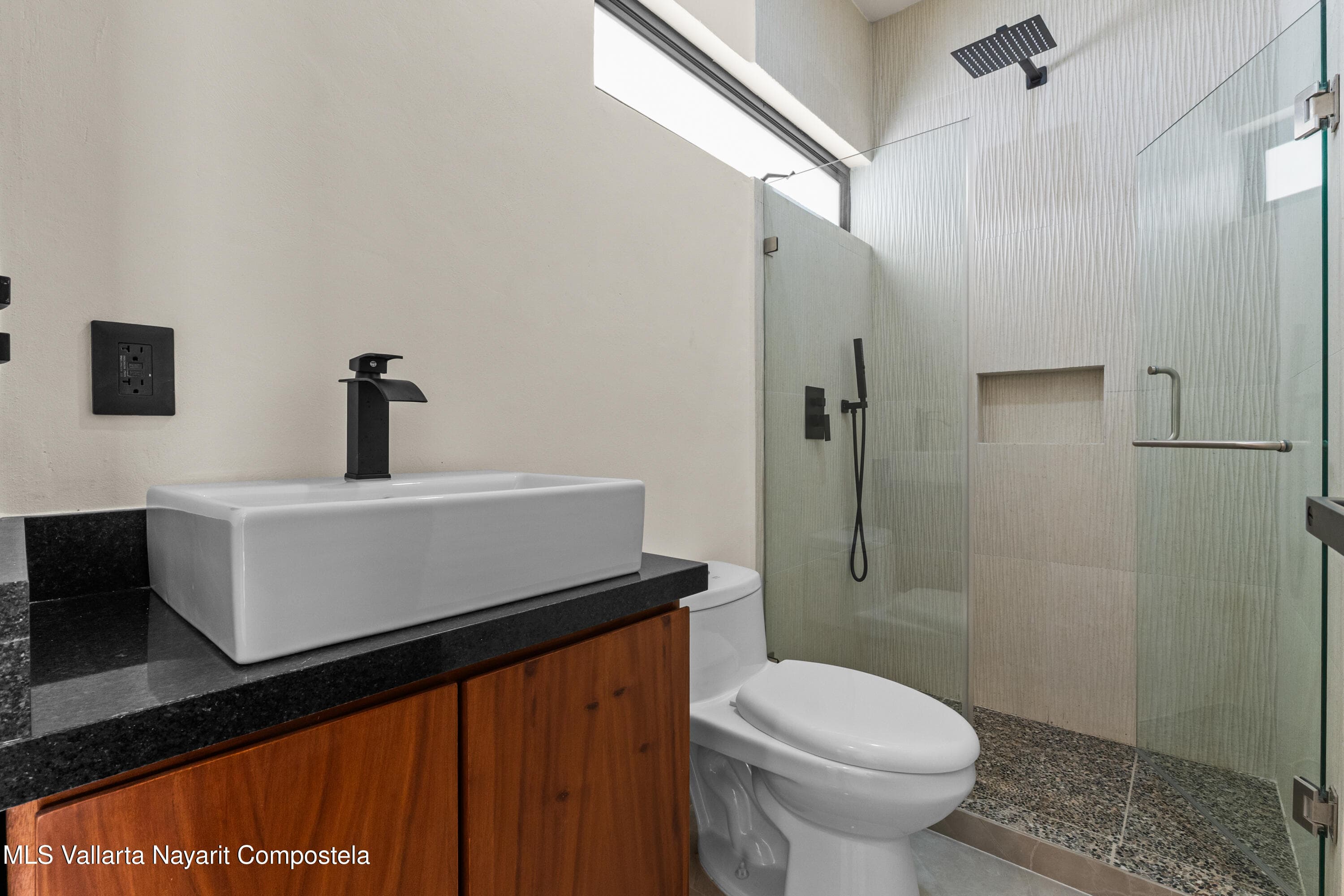 499 Avenida Palmares 17