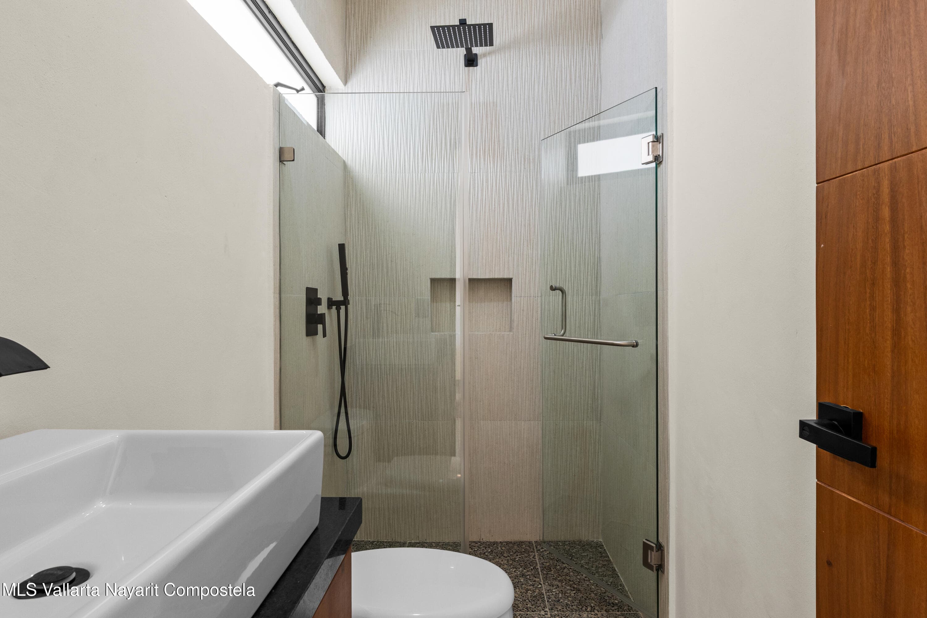 499 Avenida Palmares 18