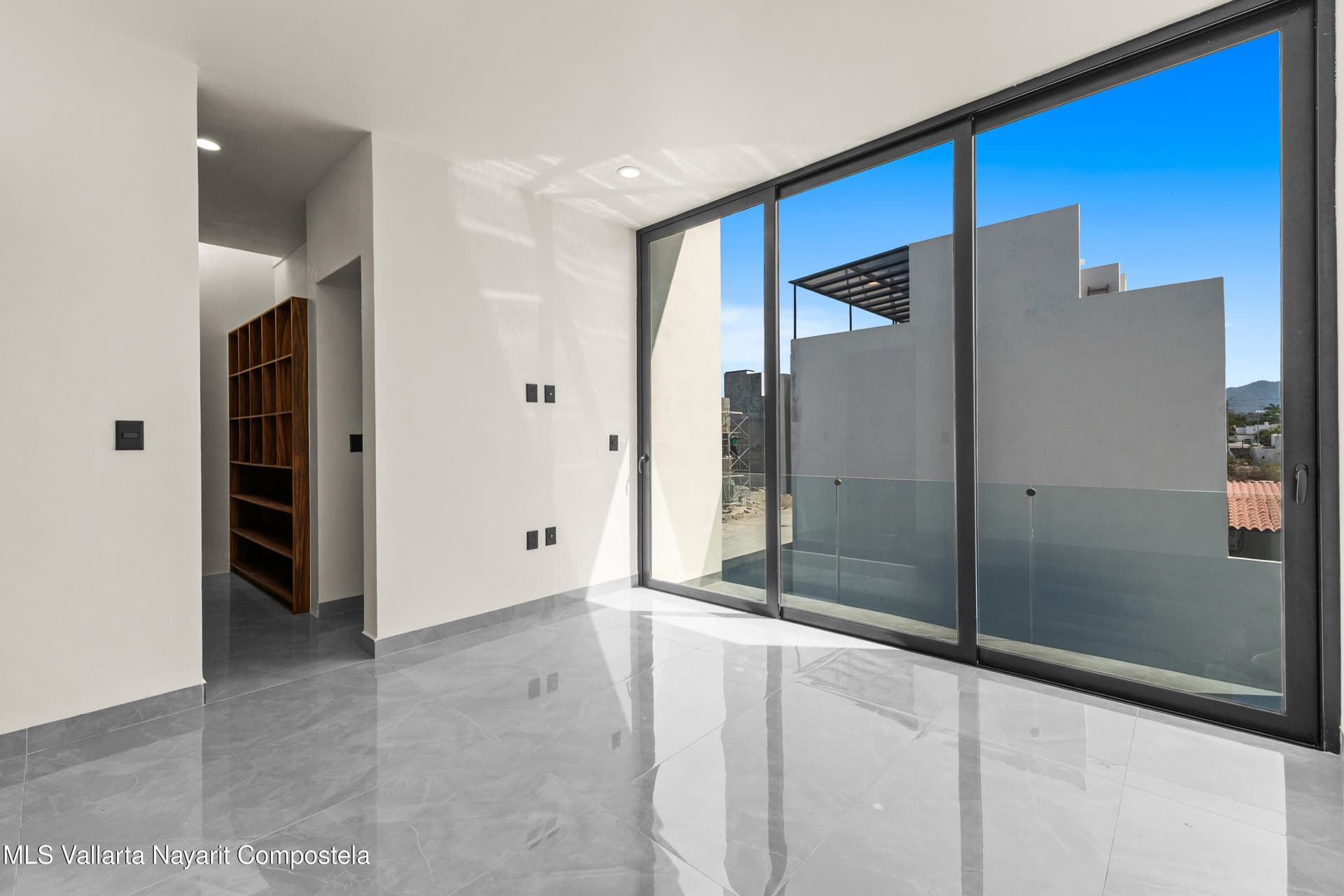 499 Avenida Palmares 25