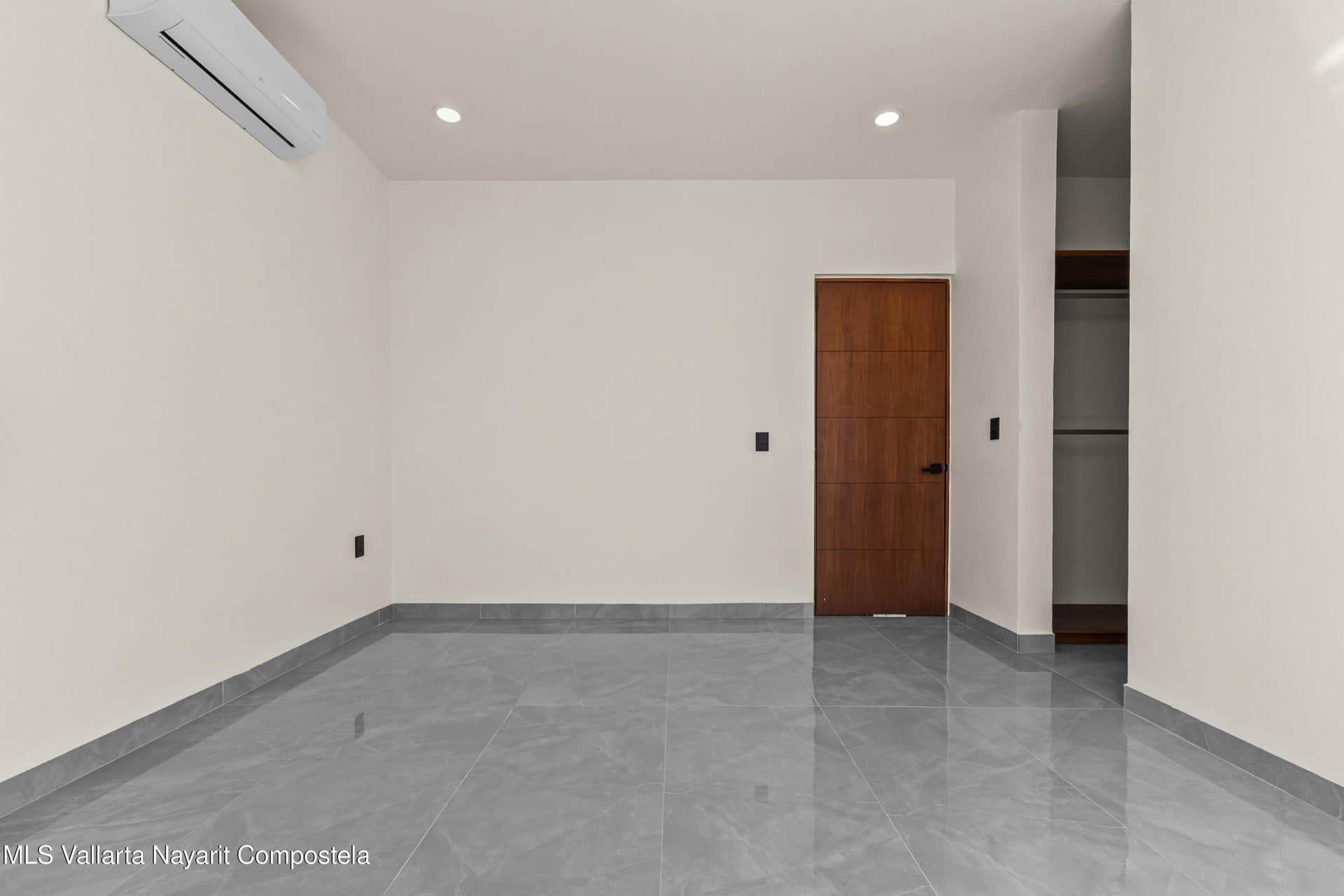 499 Avenida Palmares 26