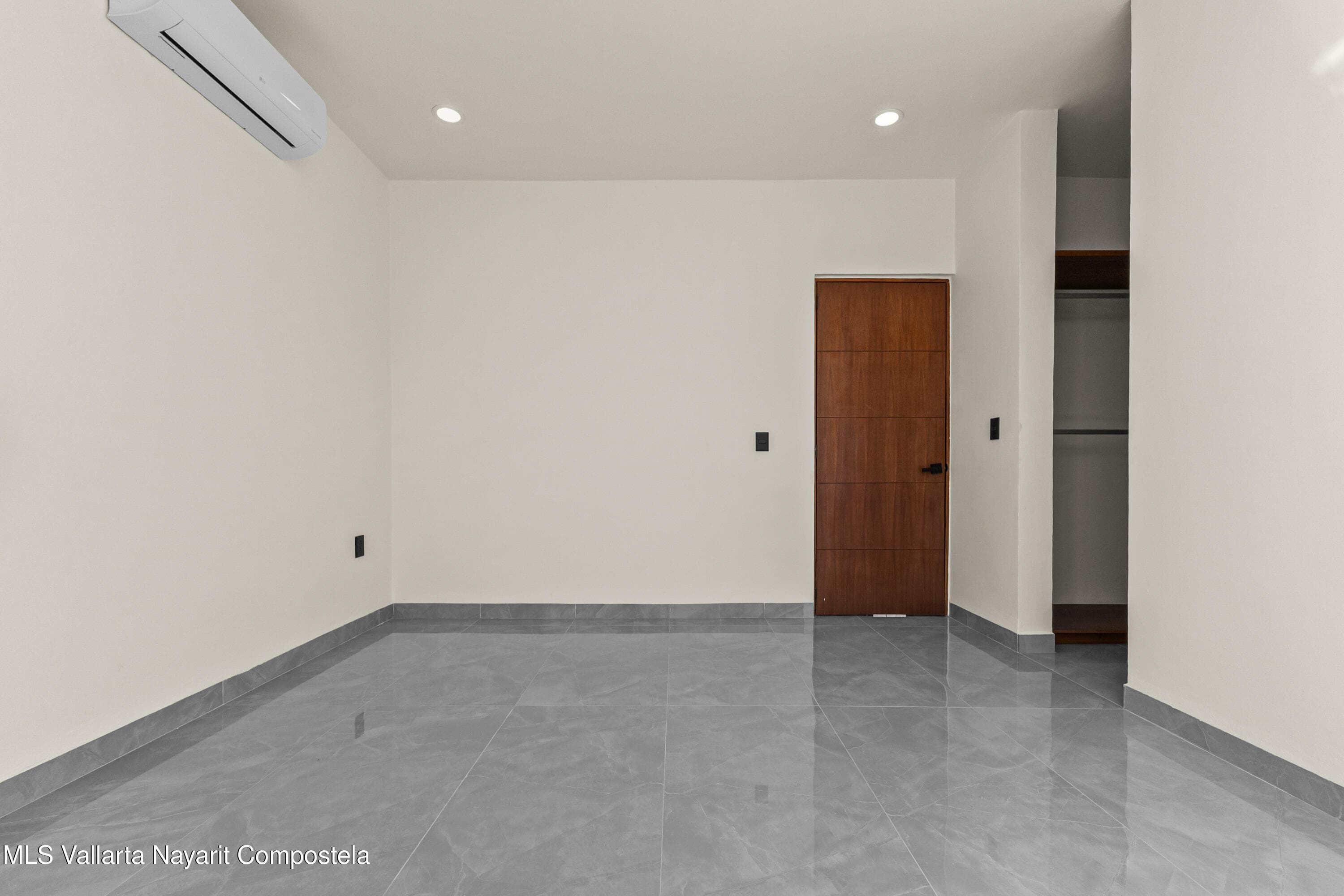 499 Avenida Palmares 26