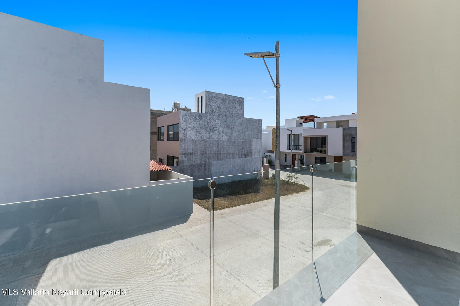 499 Avenida Palmares 27