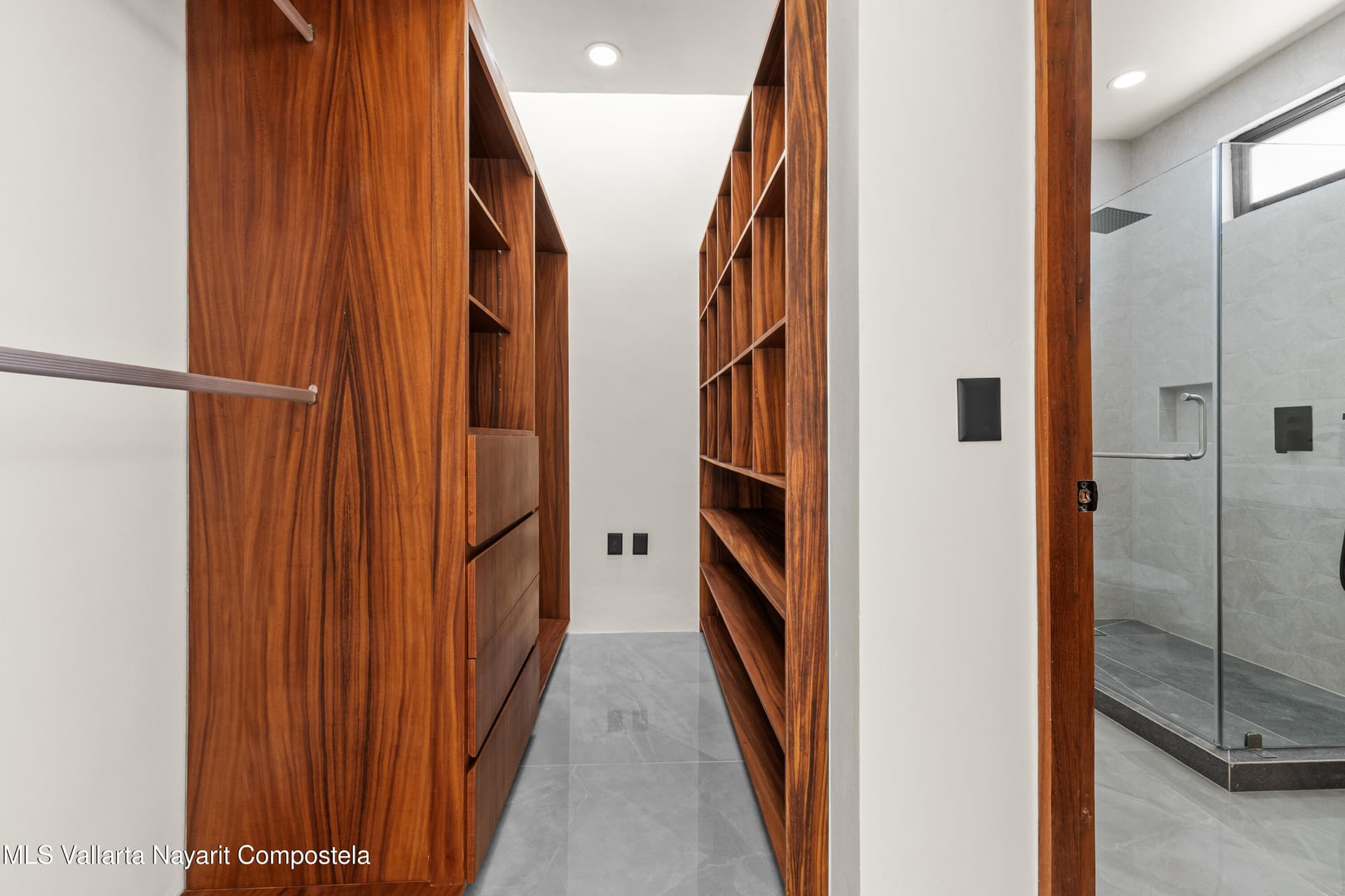 499 Avenida Palmares 29