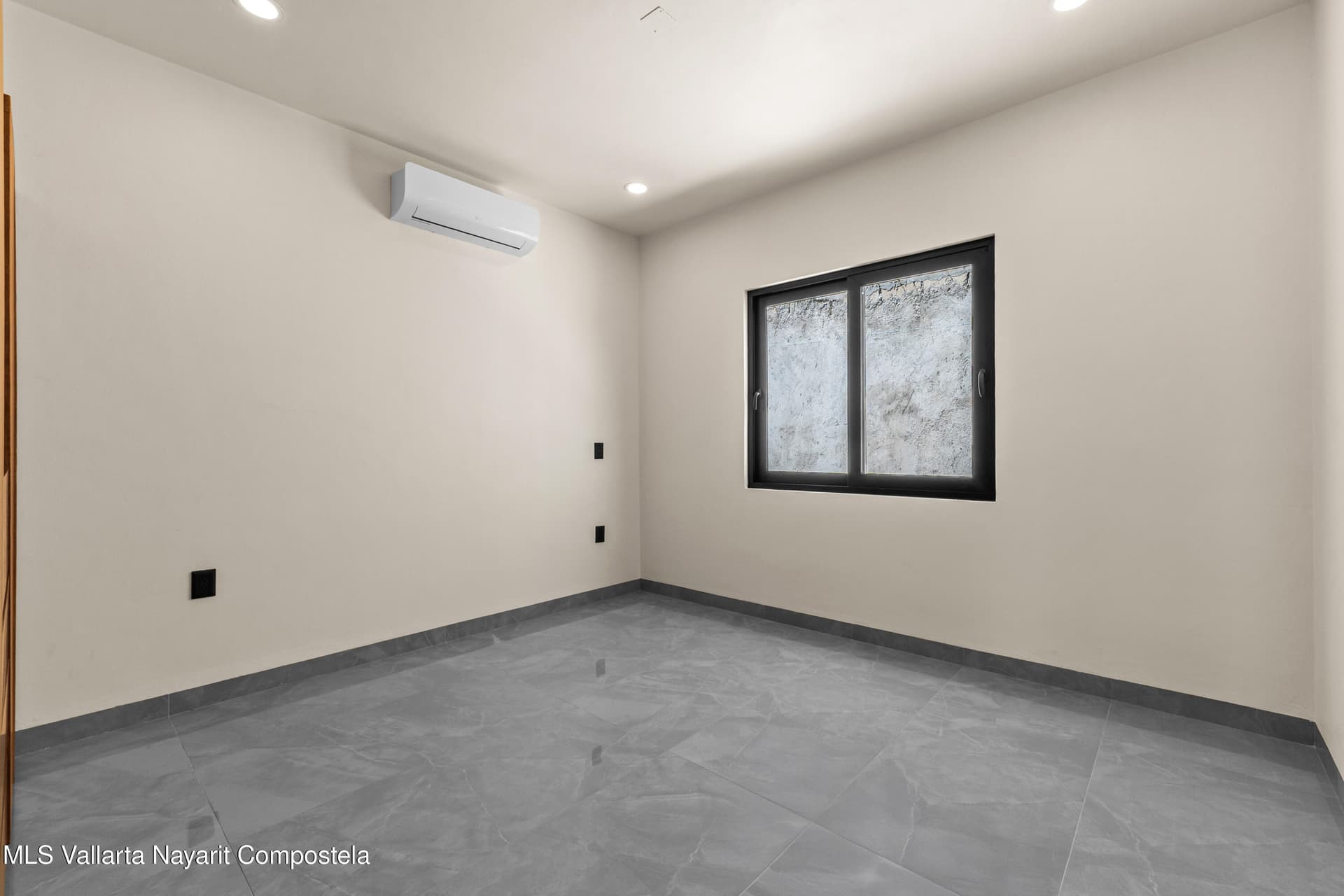 499 Avenida Palmares 35