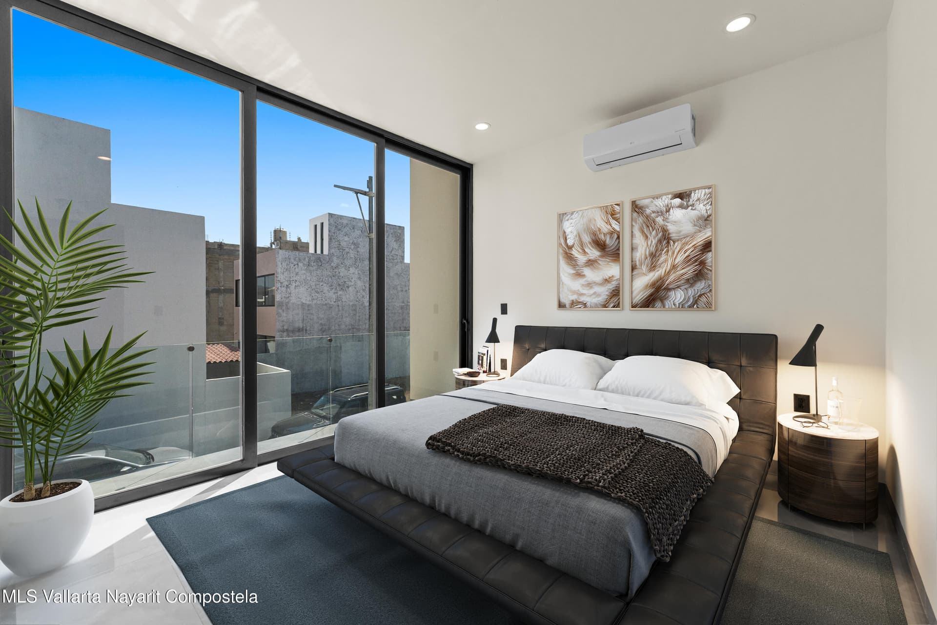 499 Avenida Palmares 24