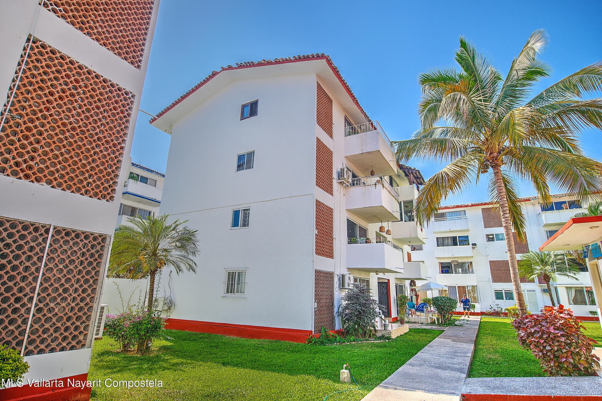 140 Prisciliano Sanchez Av 4