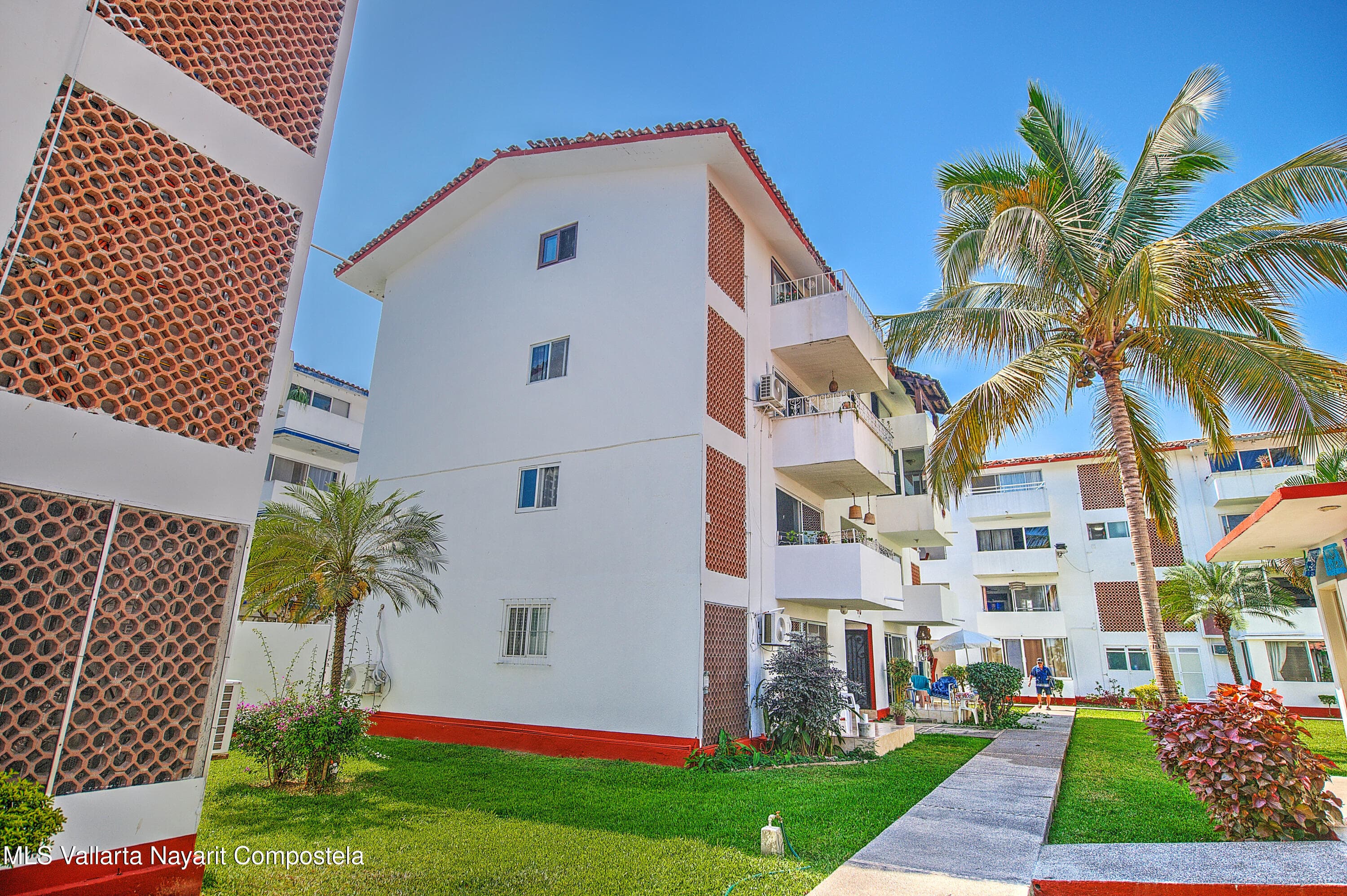 140 Prisciliano Sanchez Av 4