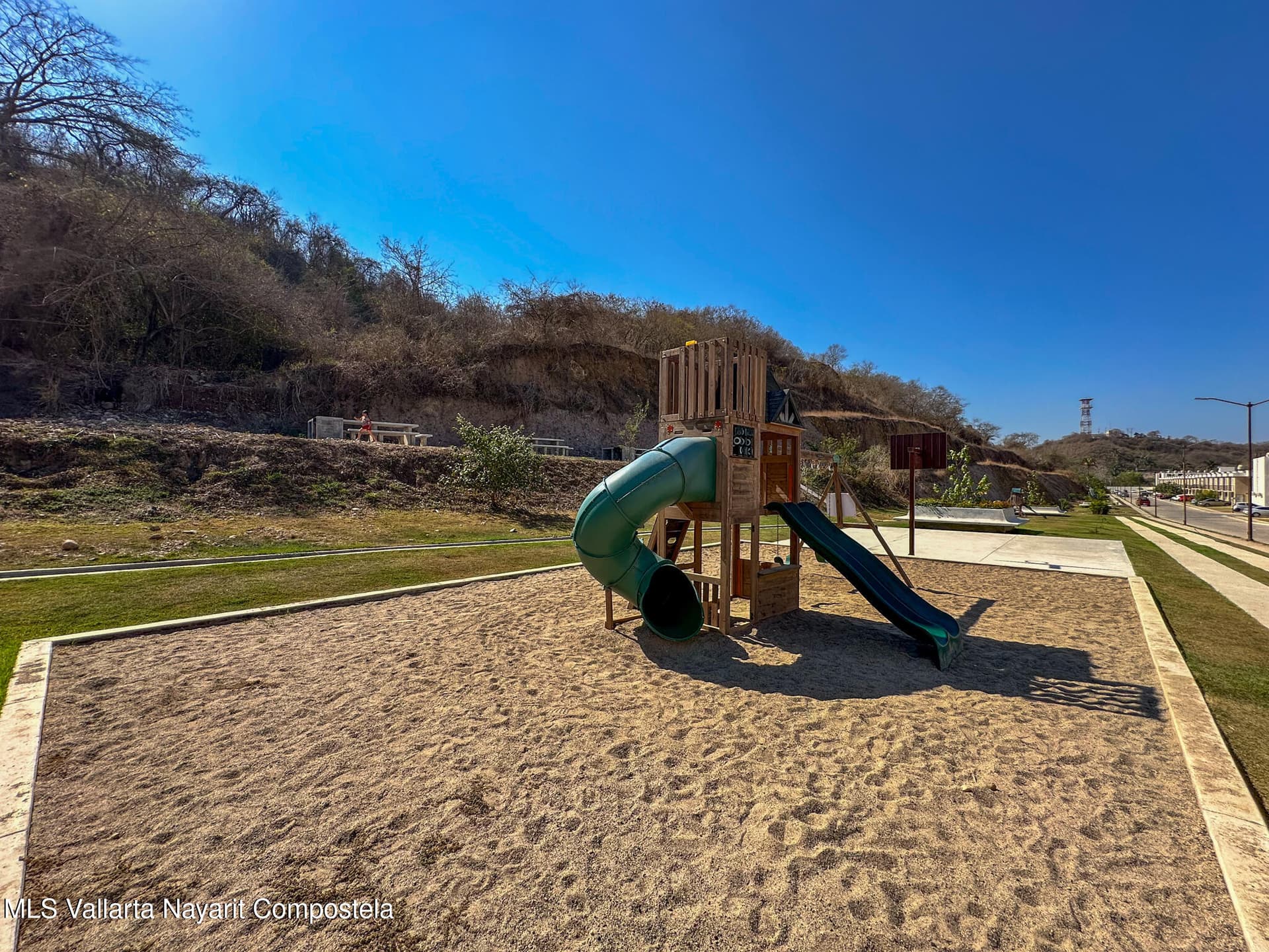 593 Paseo del Torreon 32