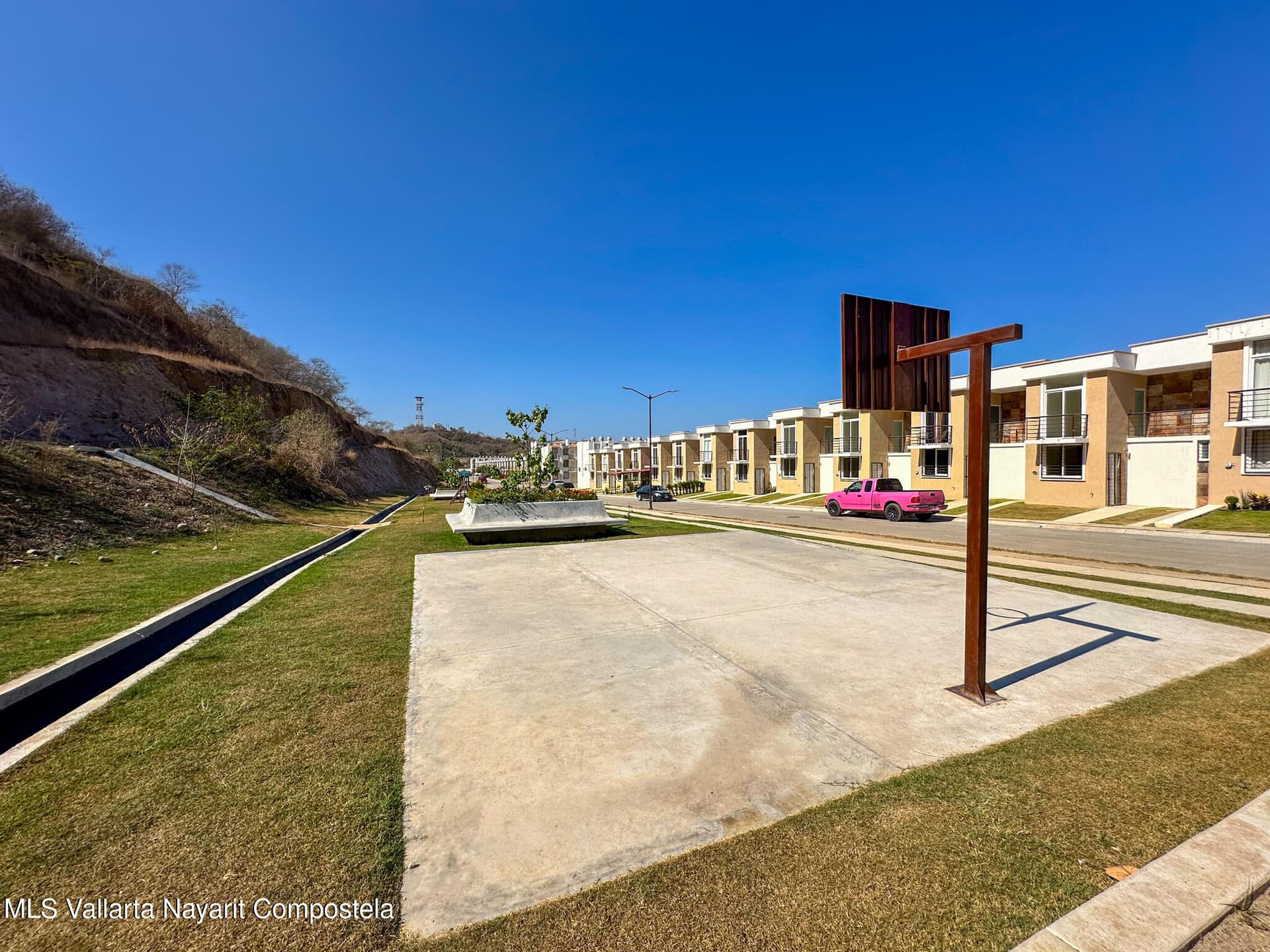 593 Paseo del Torreon 33