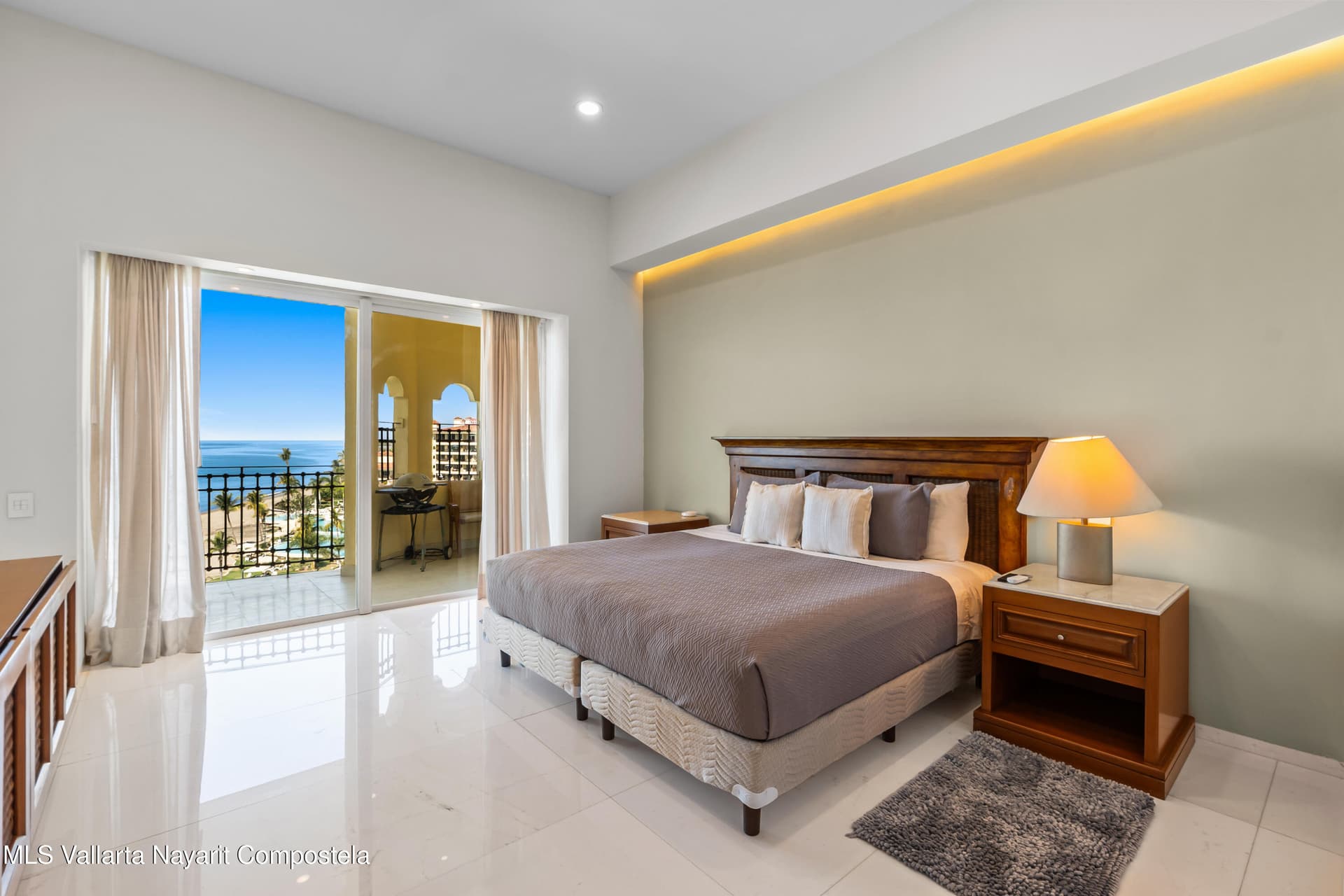 Bay View Grand 26