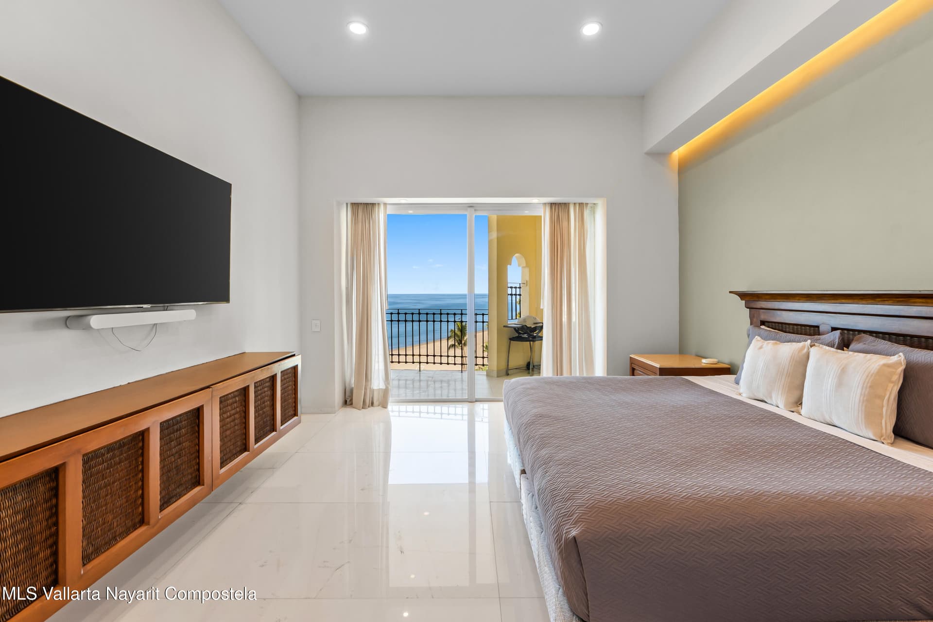 Bay View Grand 27