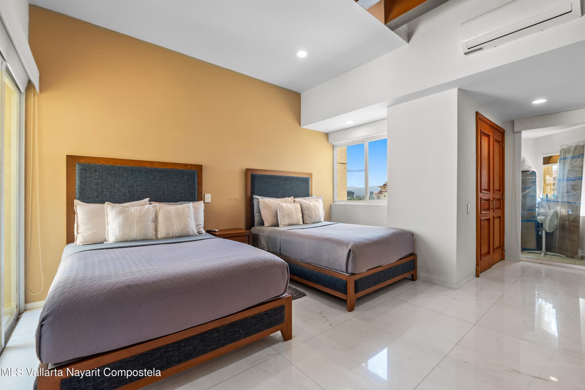 Bay View Grand 32