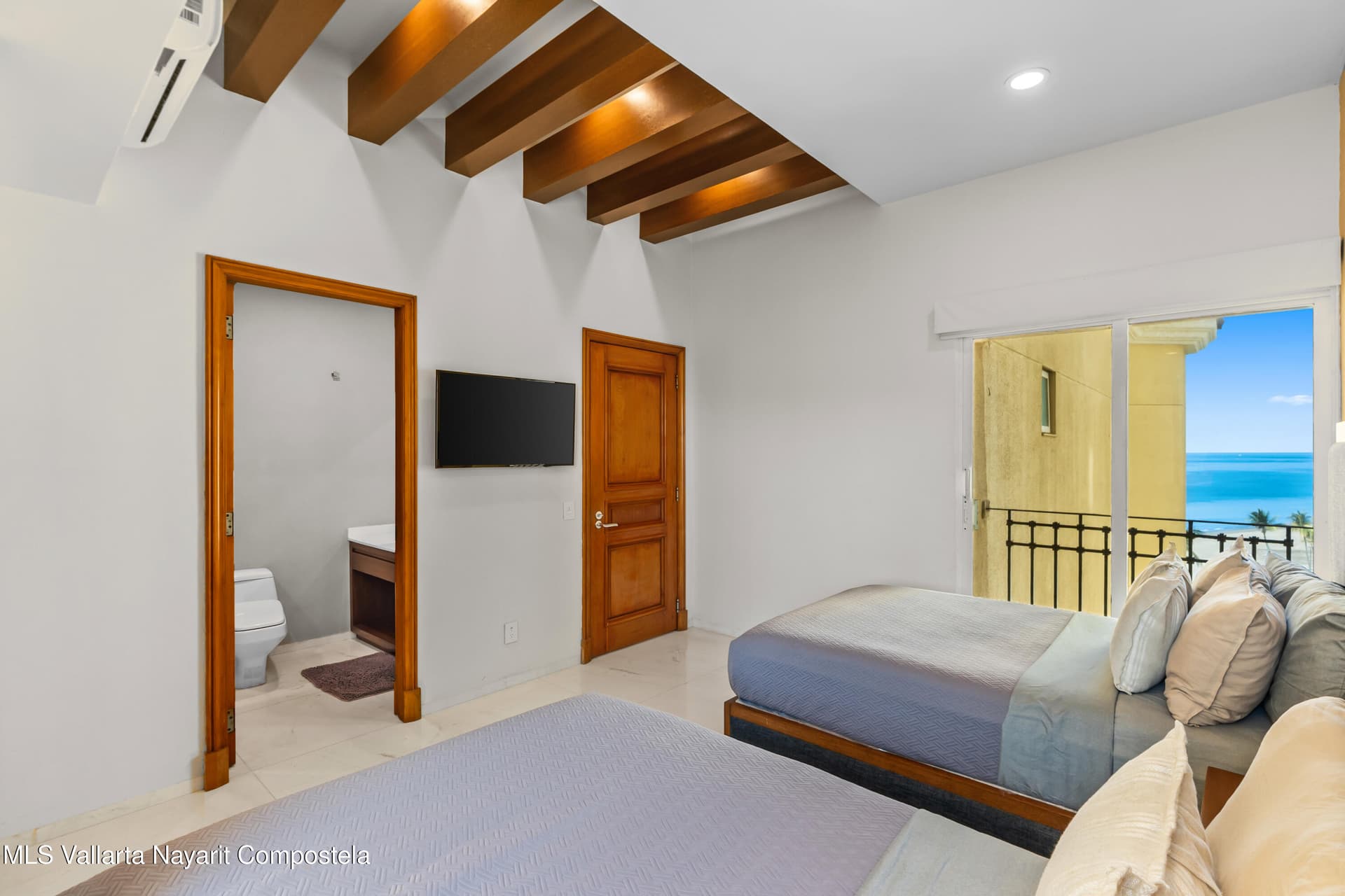 Bay View Grand 34