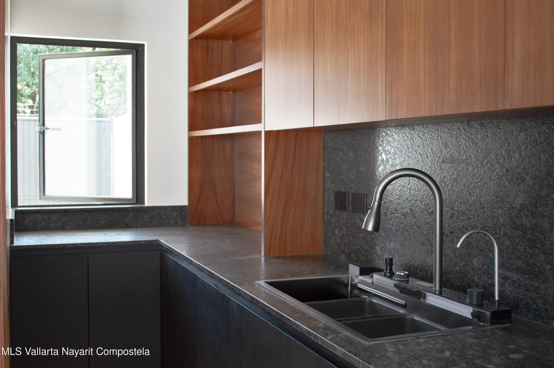 303 Paseo del Salmon 10