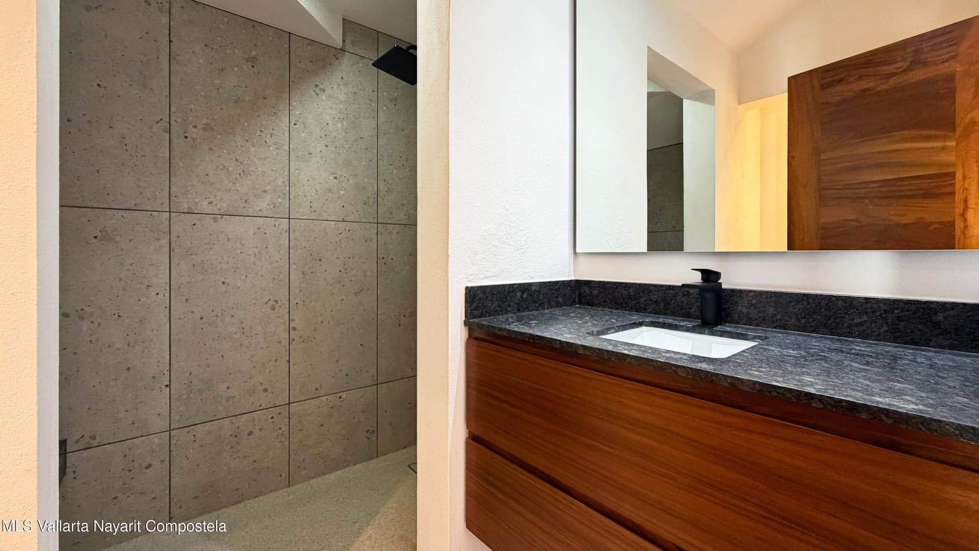 303 Paseo del Salmon 20