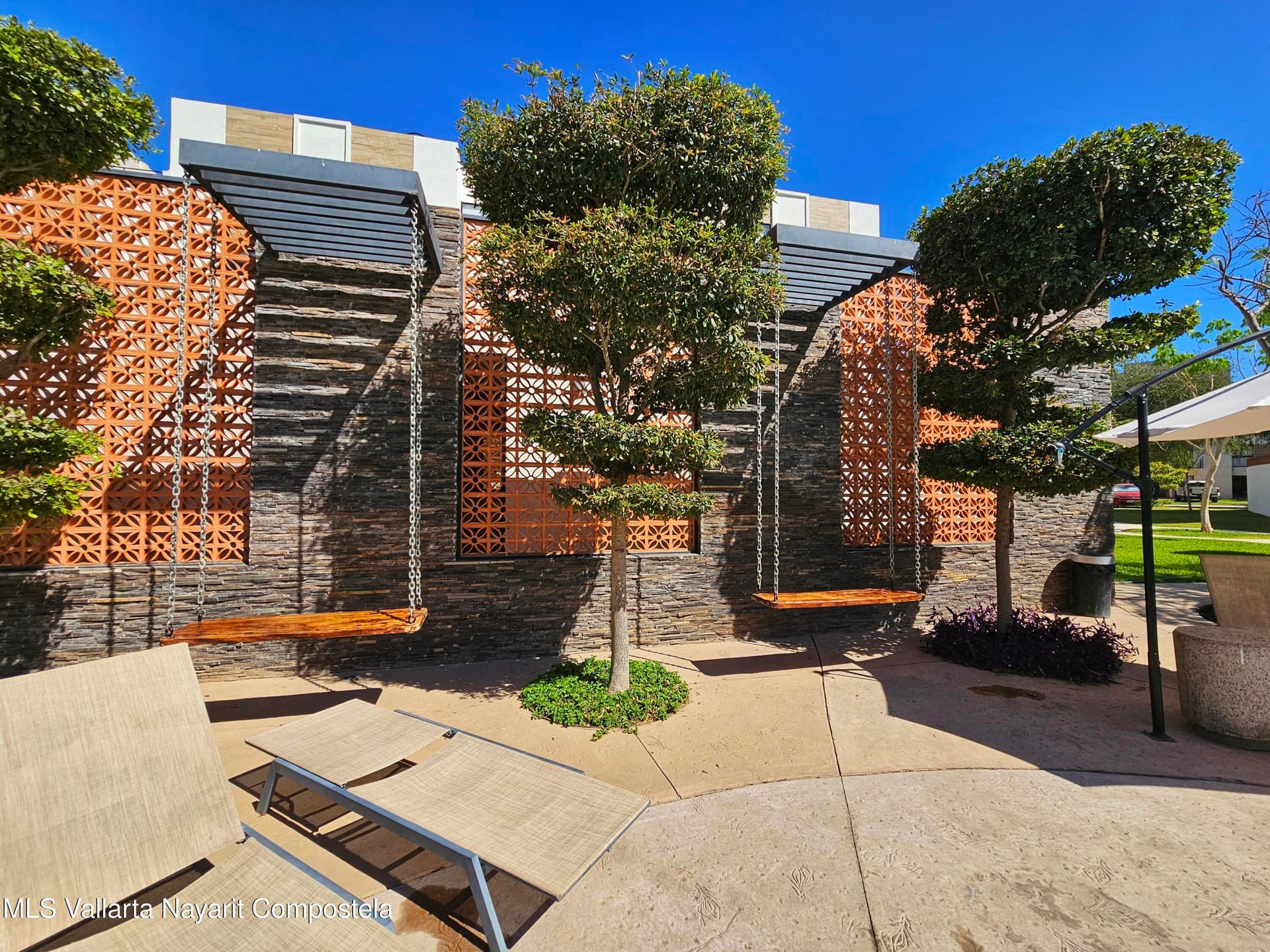 205 Paseo Foresta 26