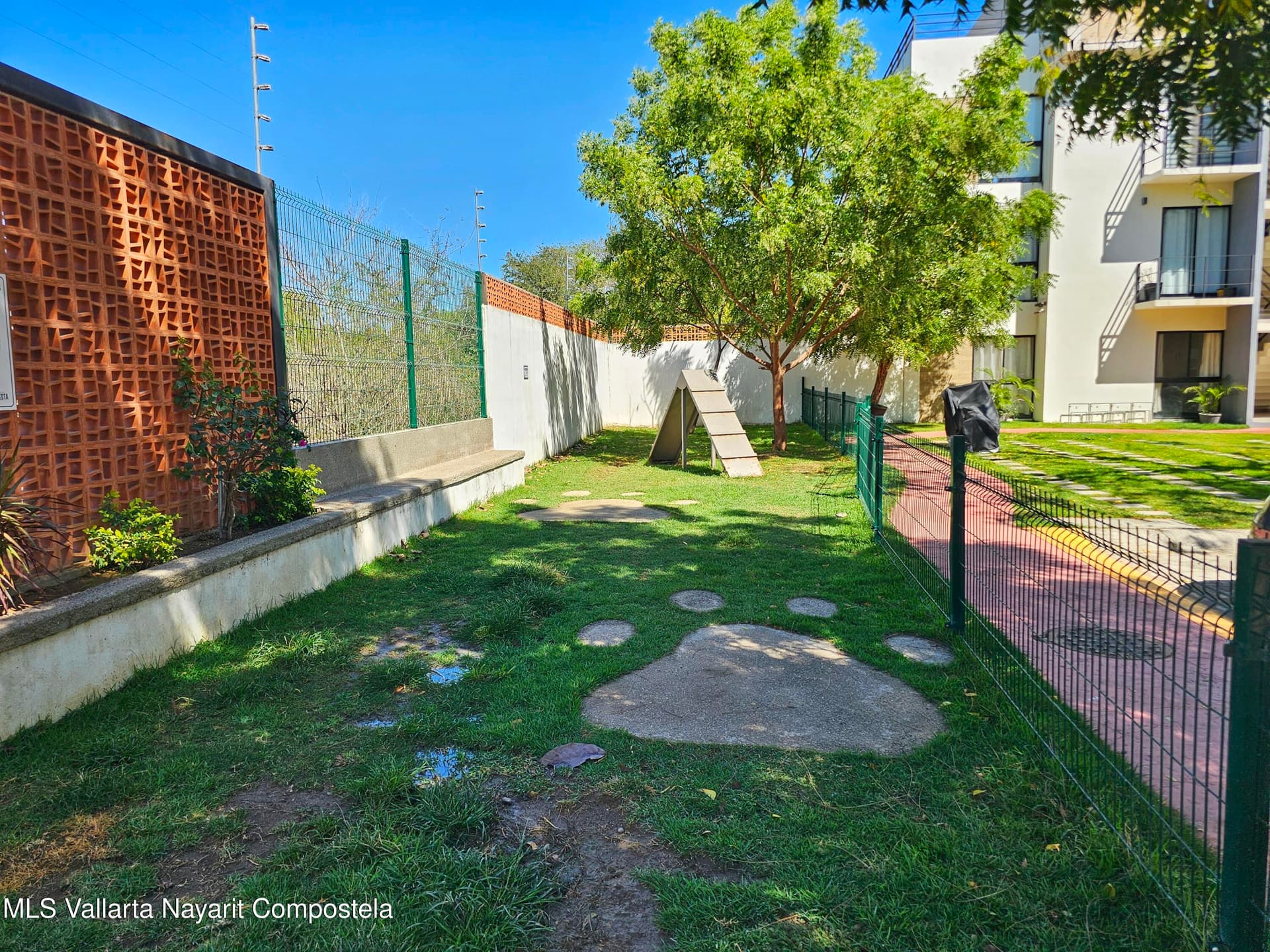 205 Paseo Foresta 39