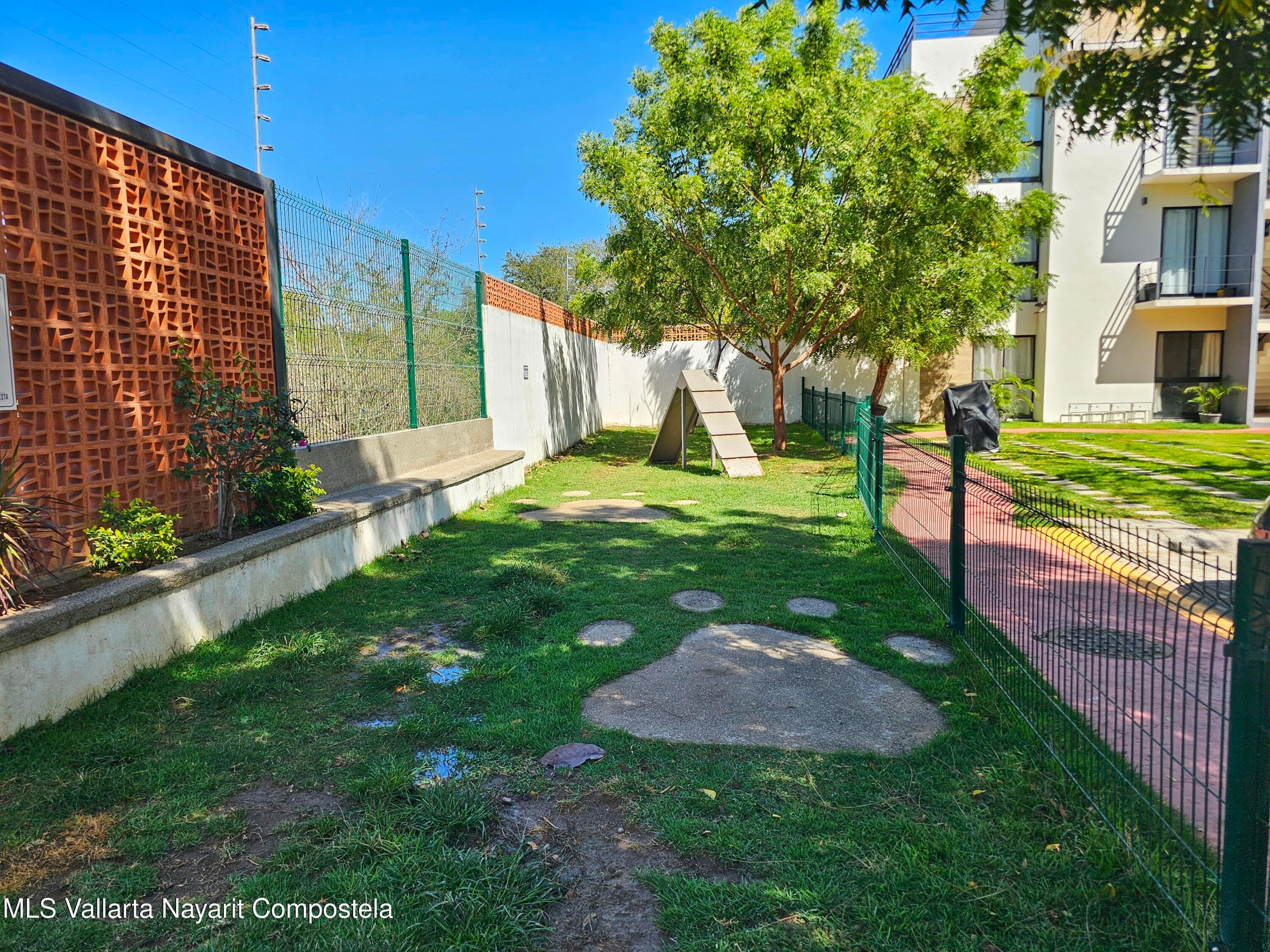 205 Paseo Foresta 39