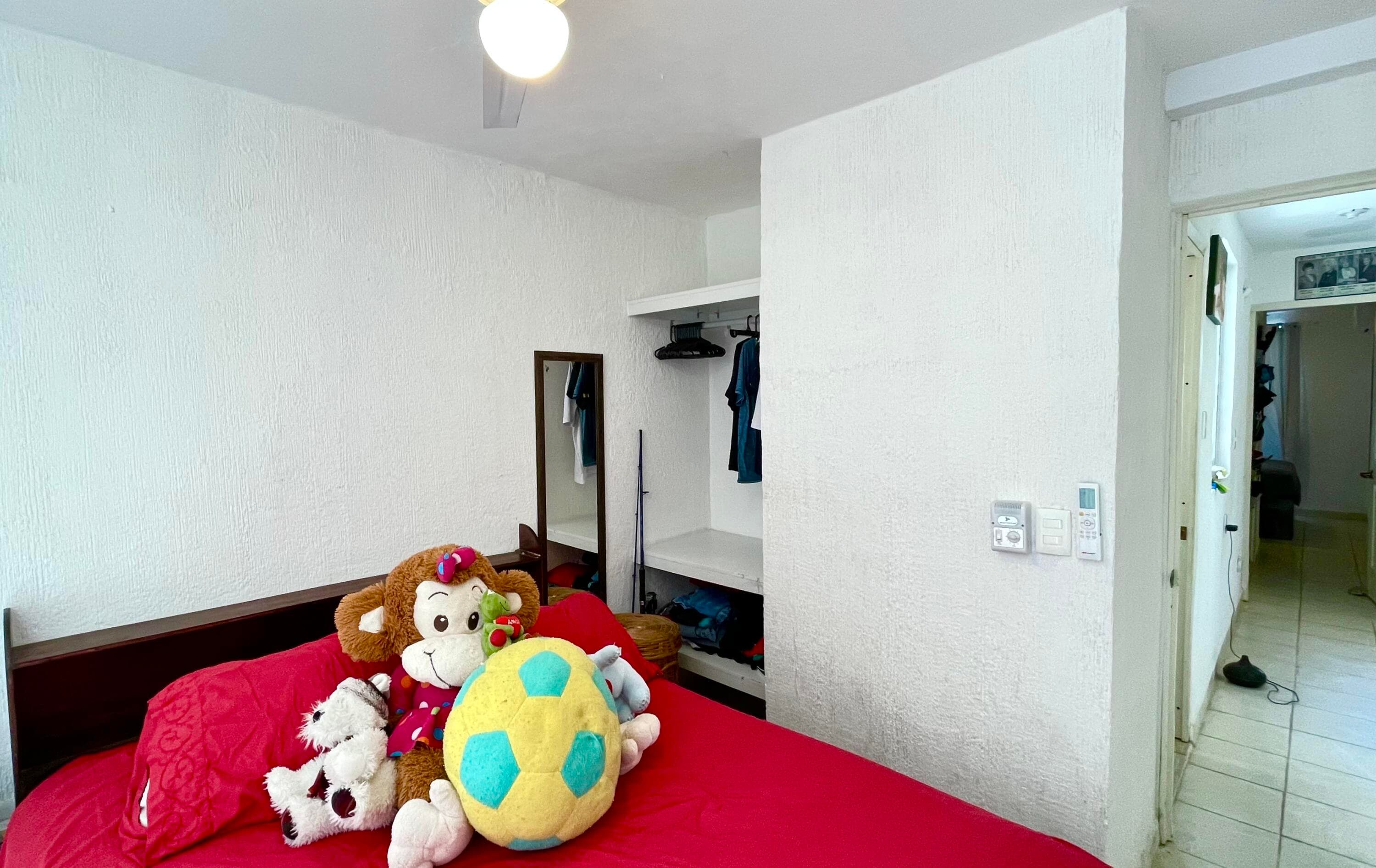 900 AV. LAS FLORES 7