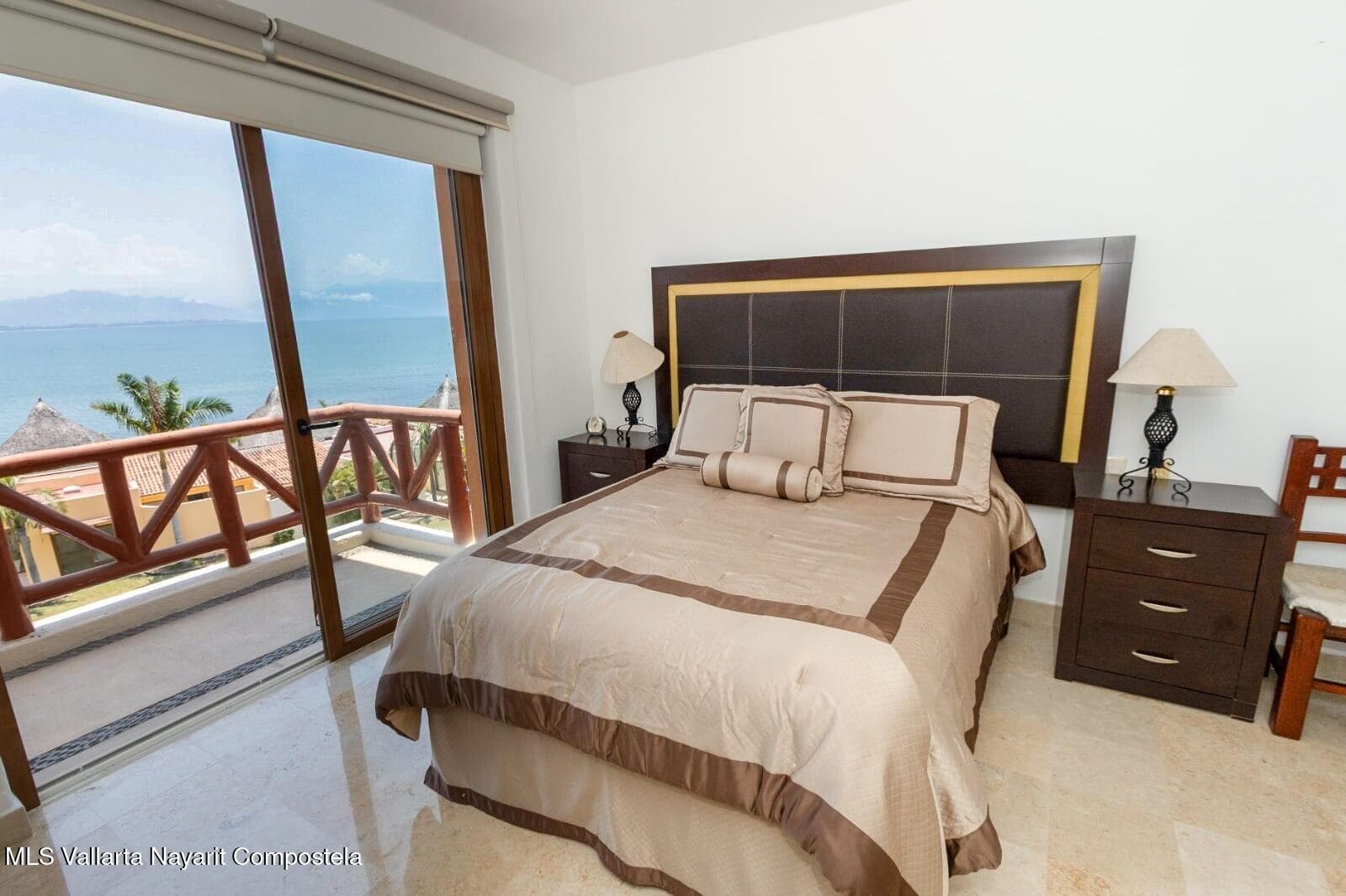 Punta Esmeralda 12