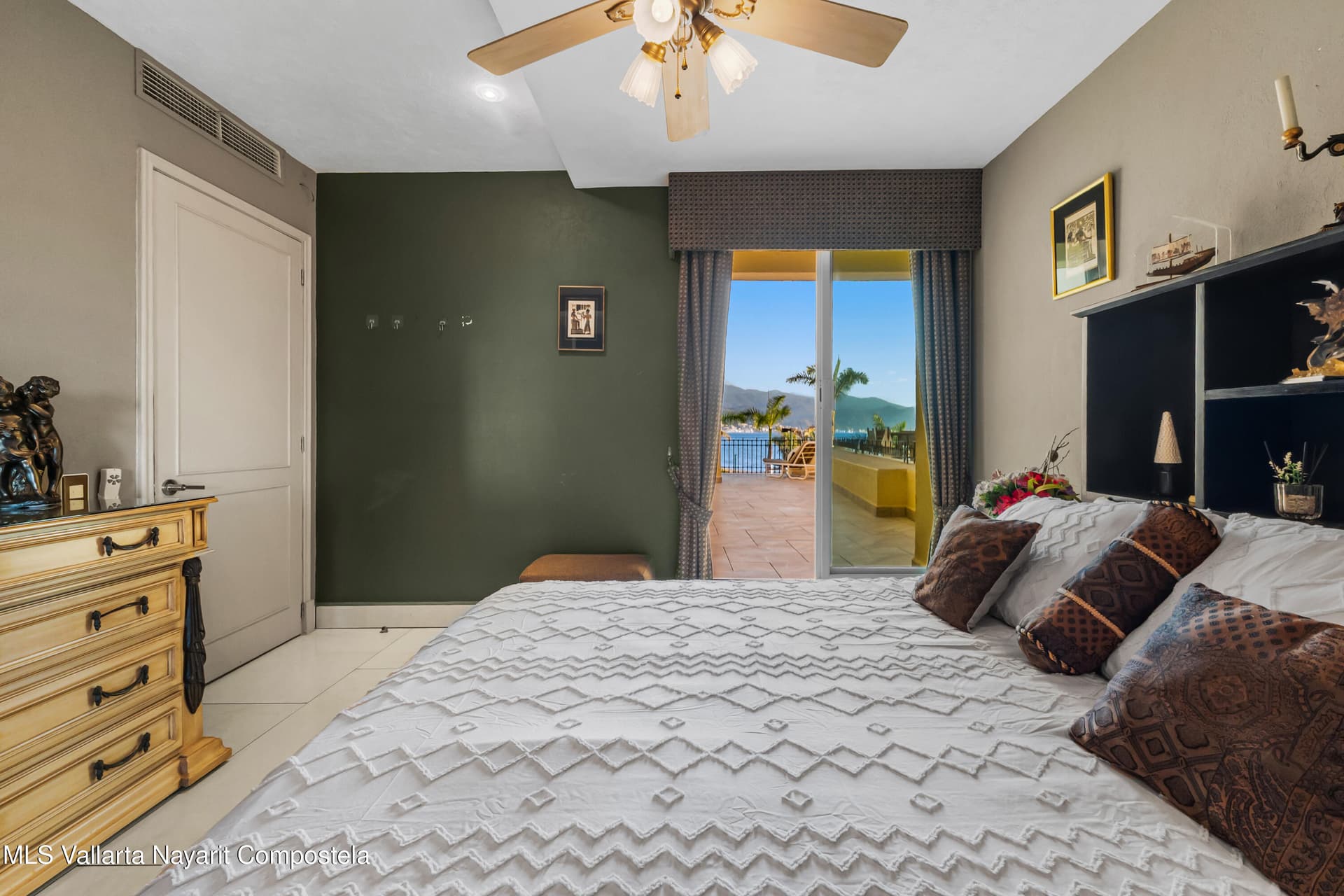 Bay View Grand 28