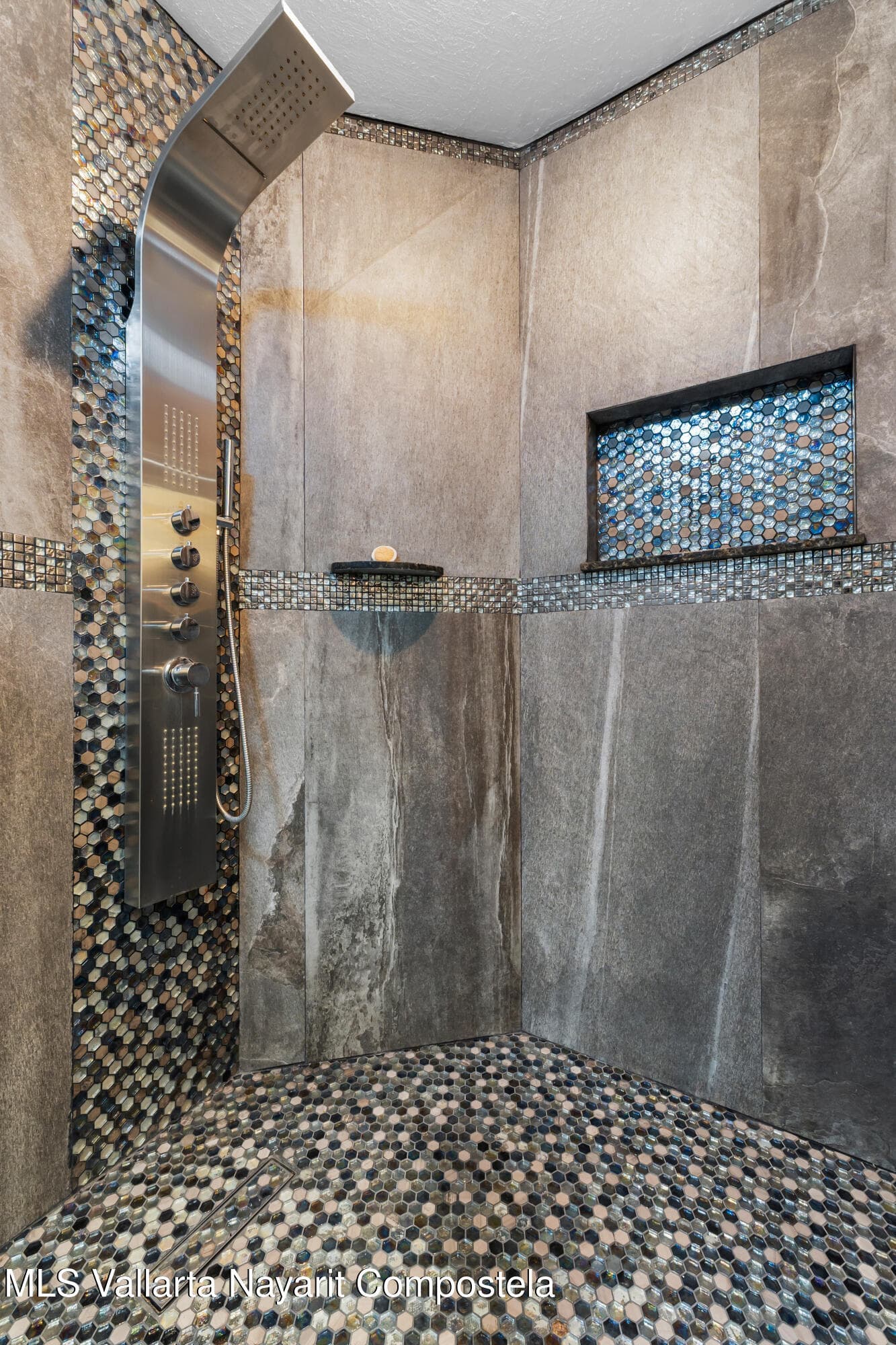 Bay View Grand 25