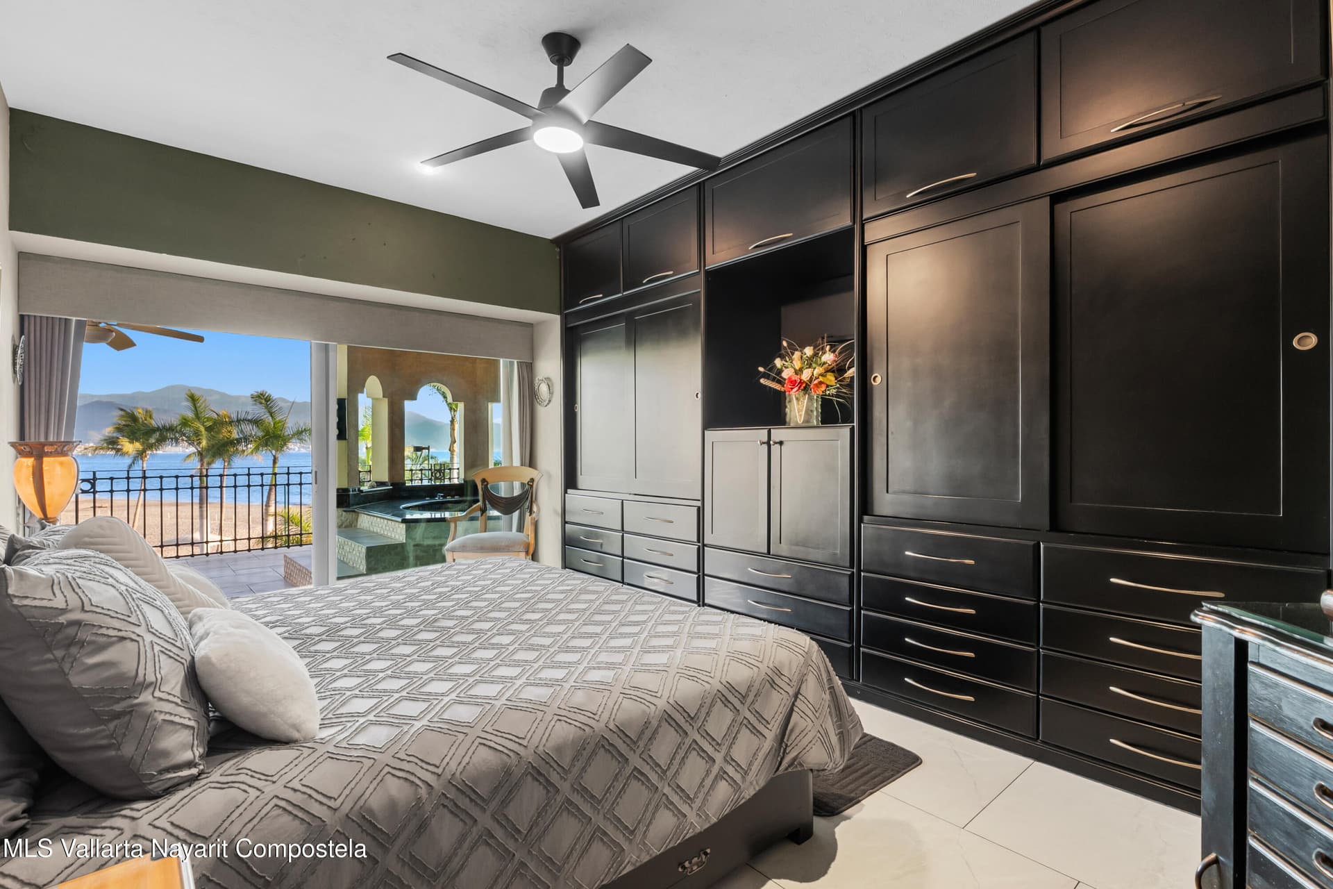 Bay View Grand 21