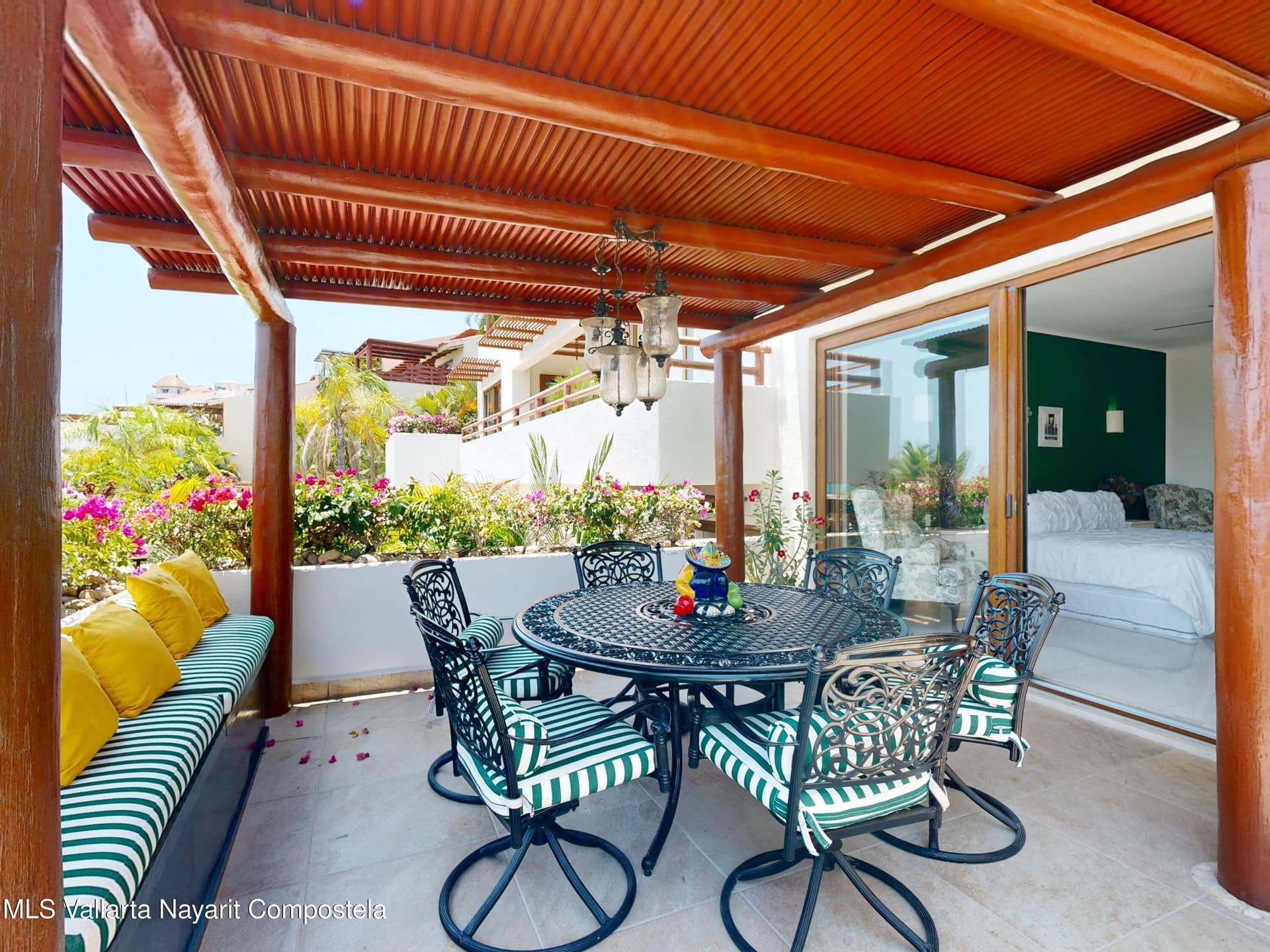 Punta Esmeralda 8