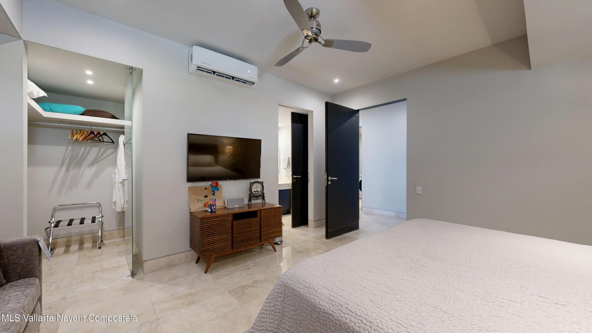 Paramount Bay 28