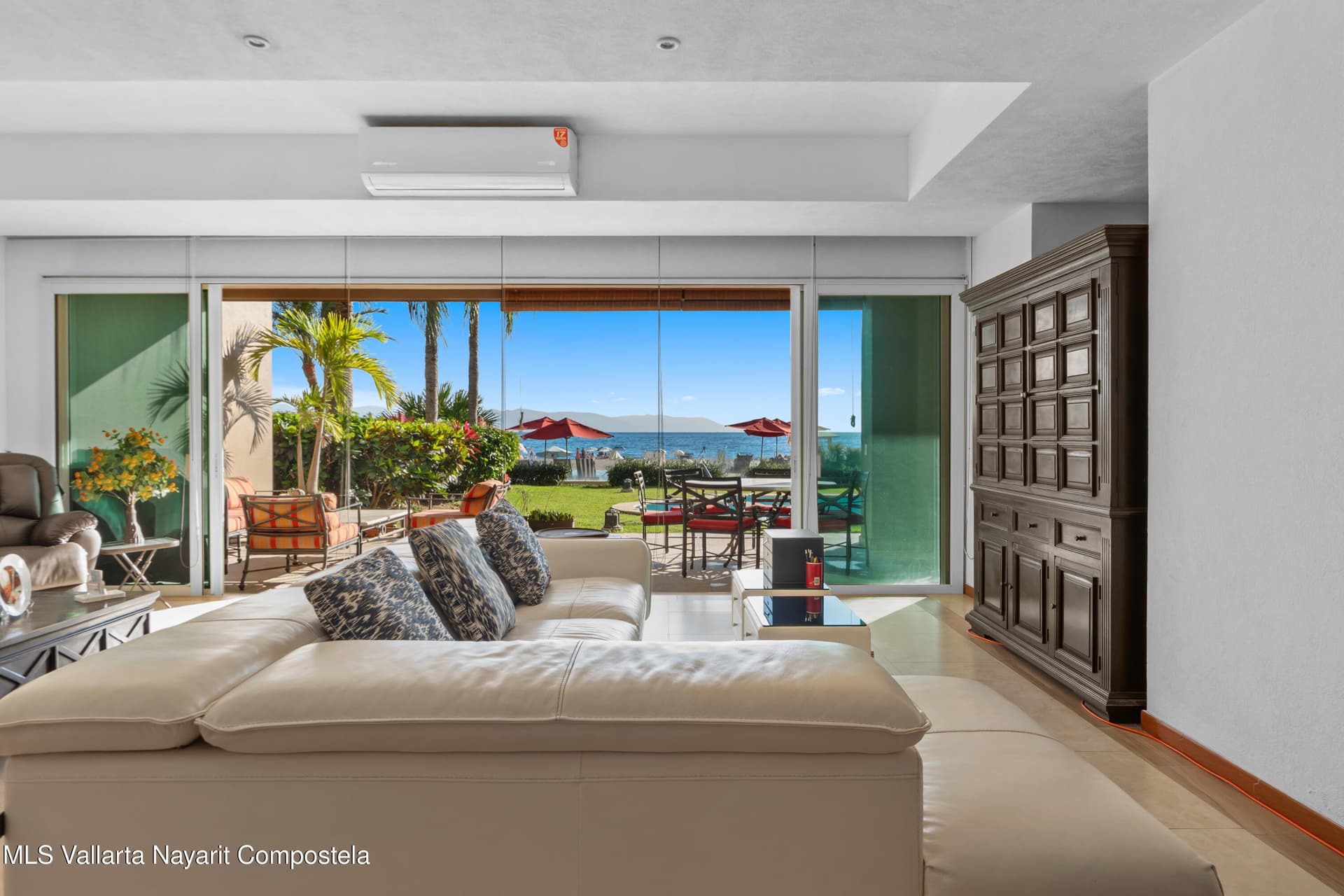 Grand Venetian 8