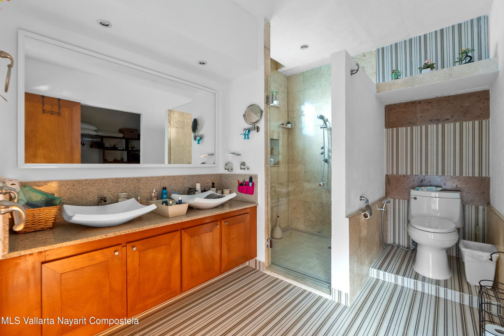 Grand Venetian 18