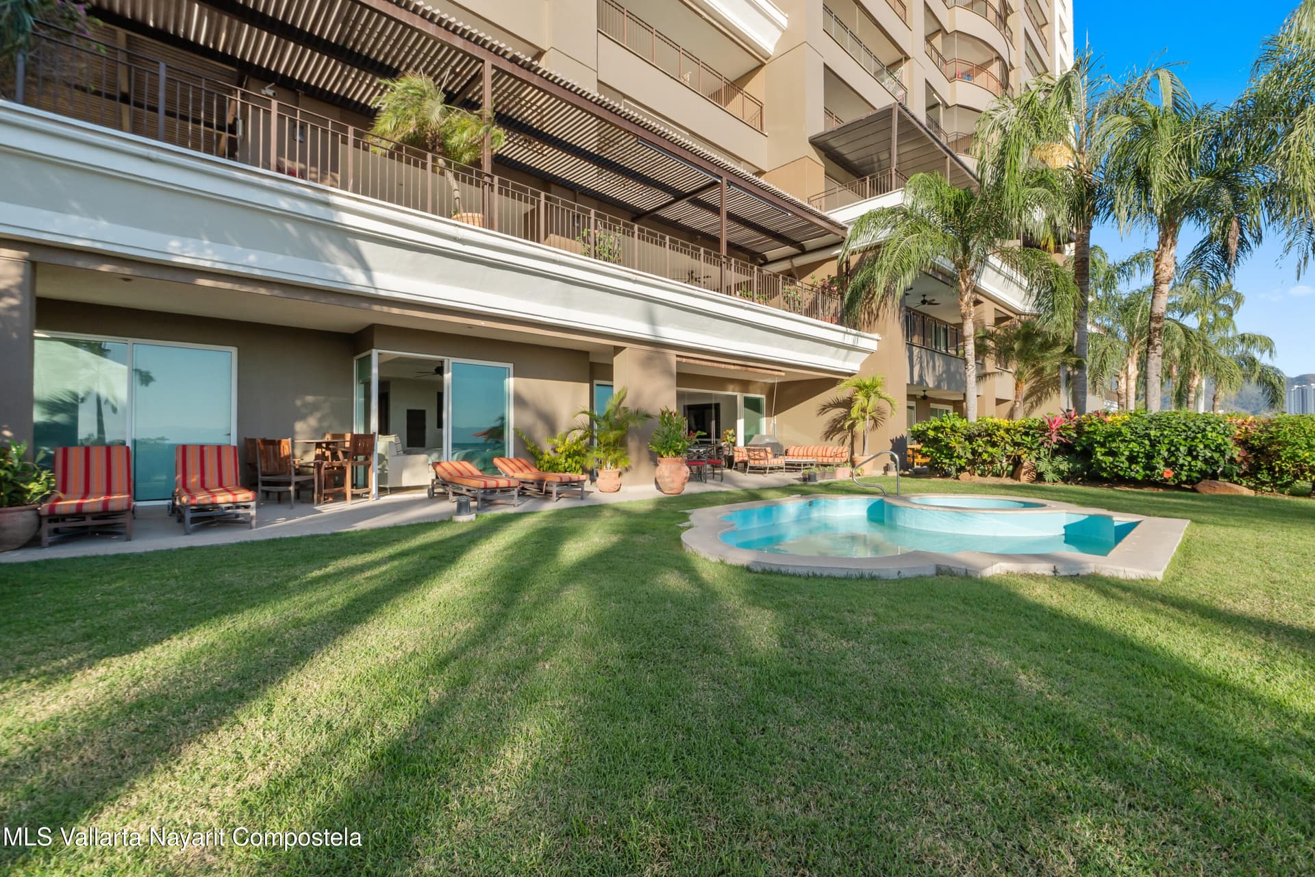 Grand Venetian 28