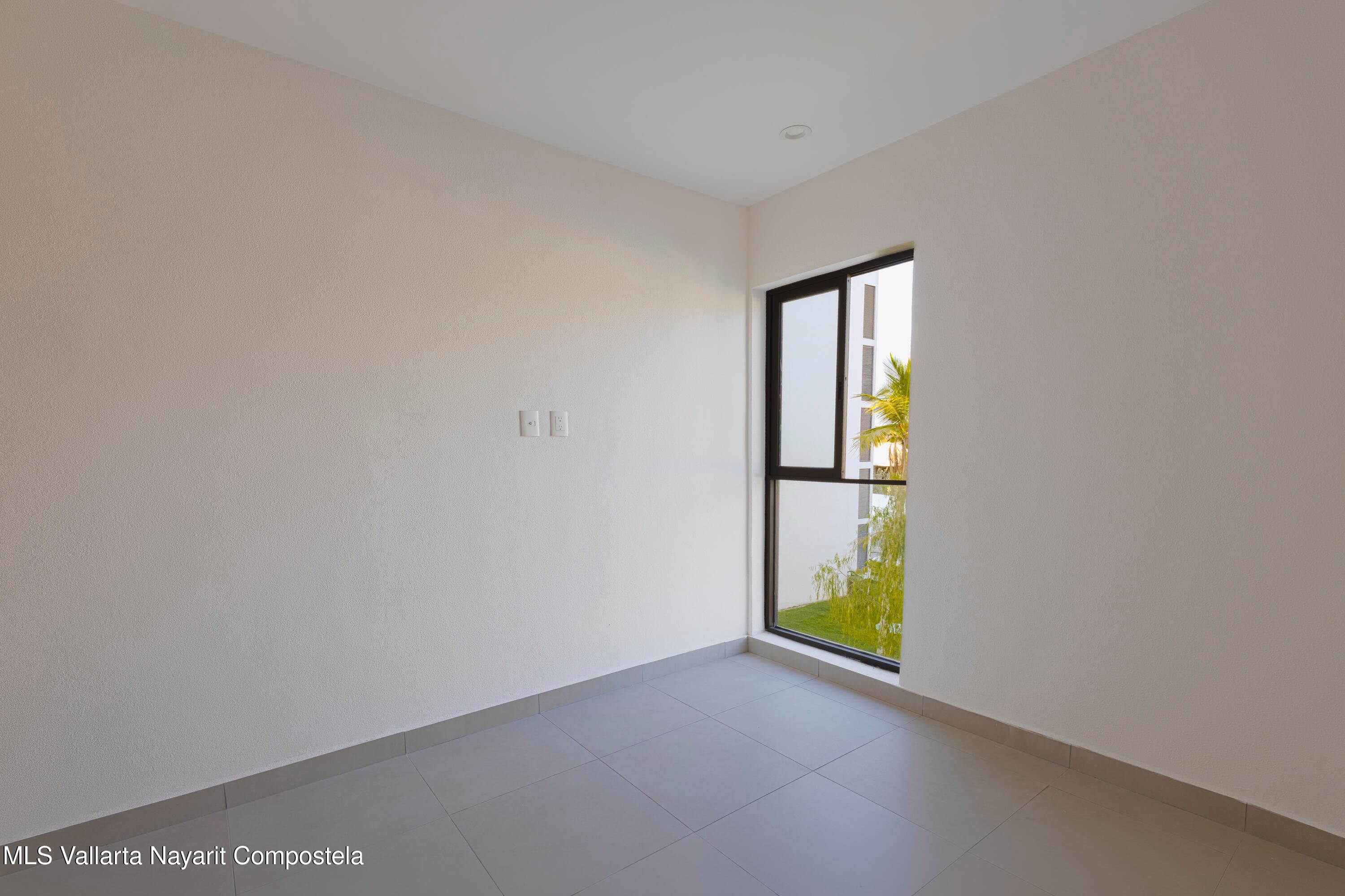 1200 Avenida Mexico E 11