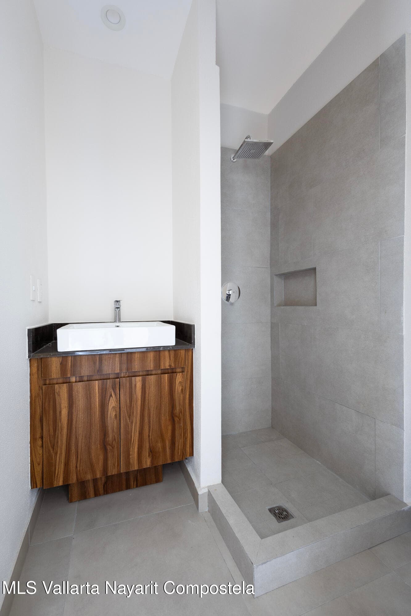 1200 Avenida Mexico E 12