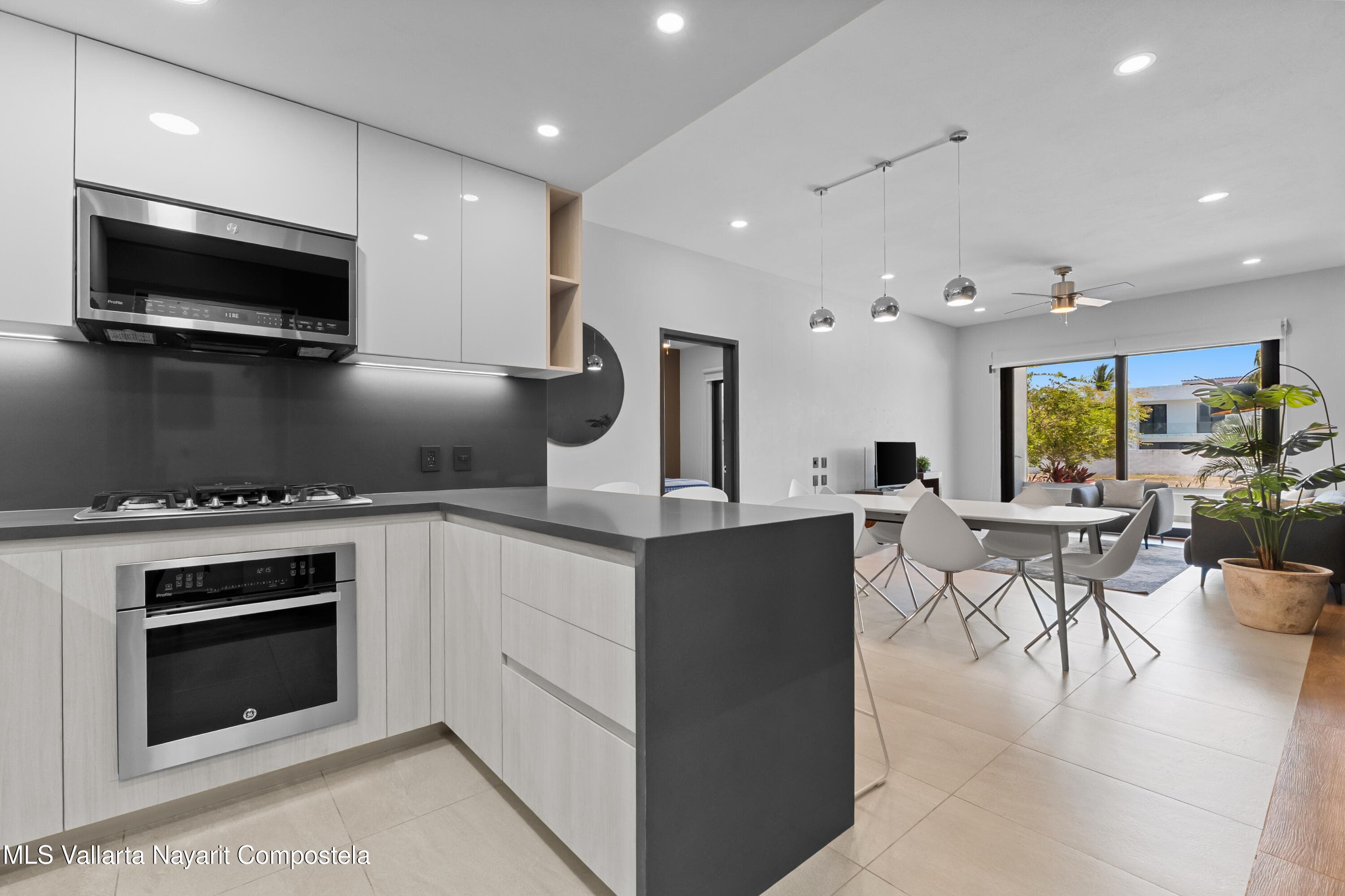 448 Encino 6