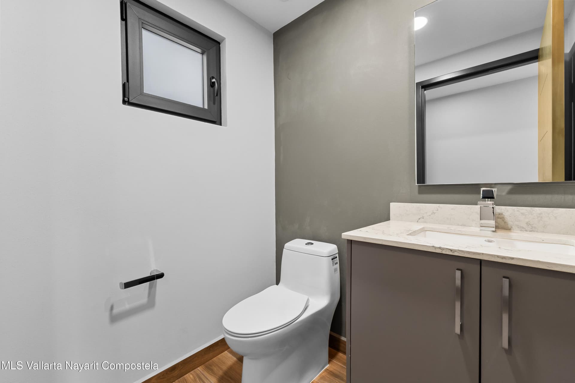 448 Encino 8