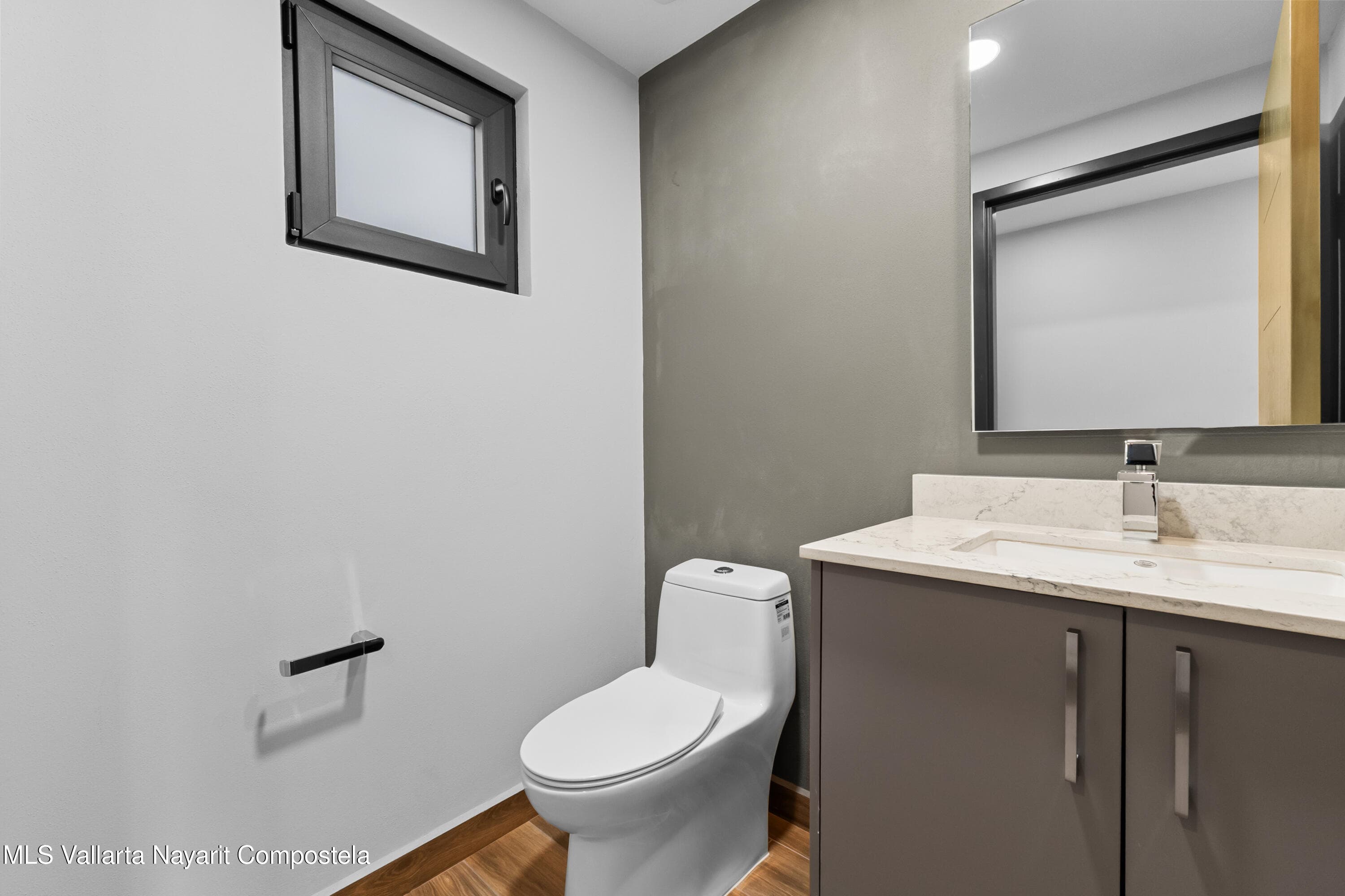 448 Encino 8