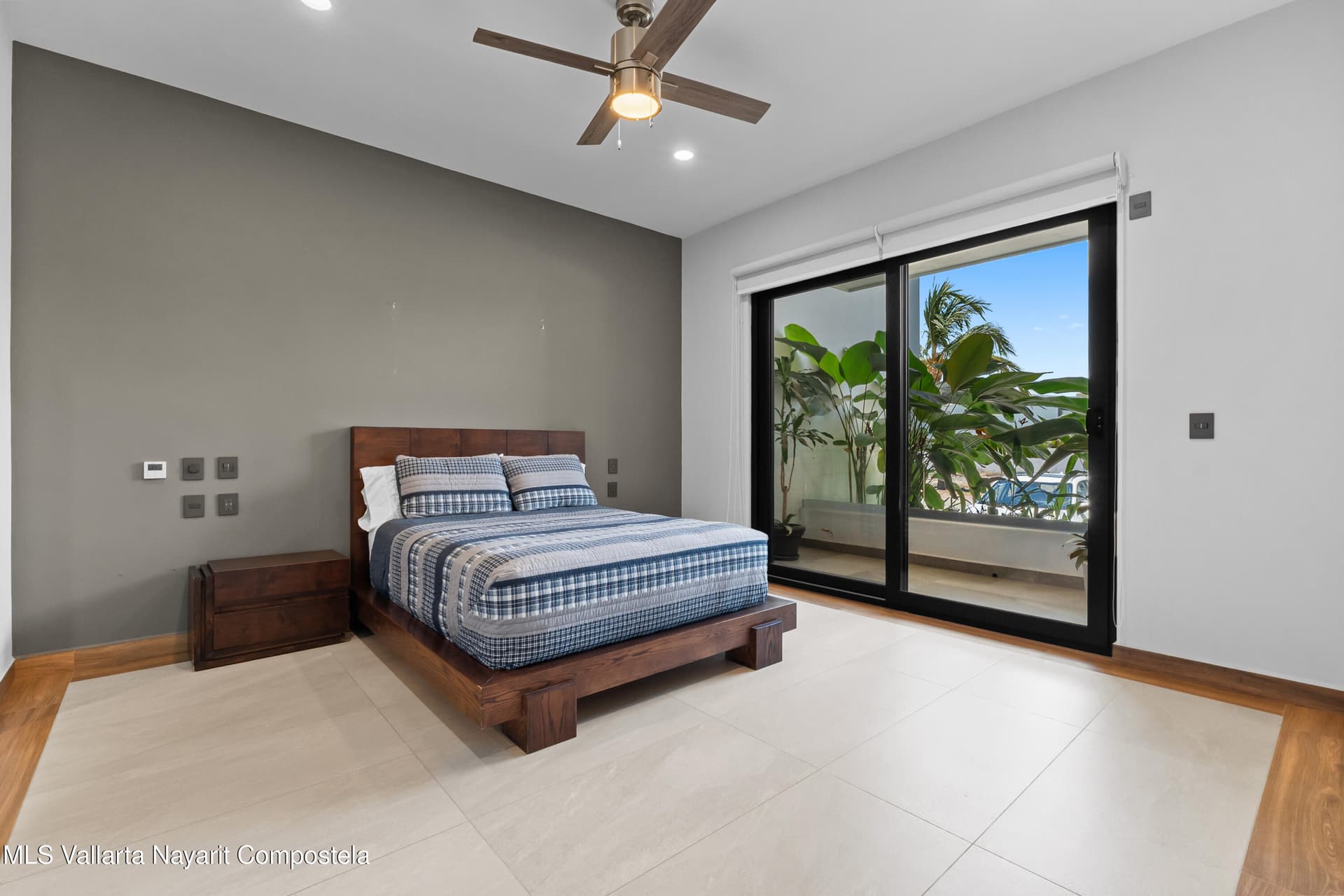 448 Encino 9