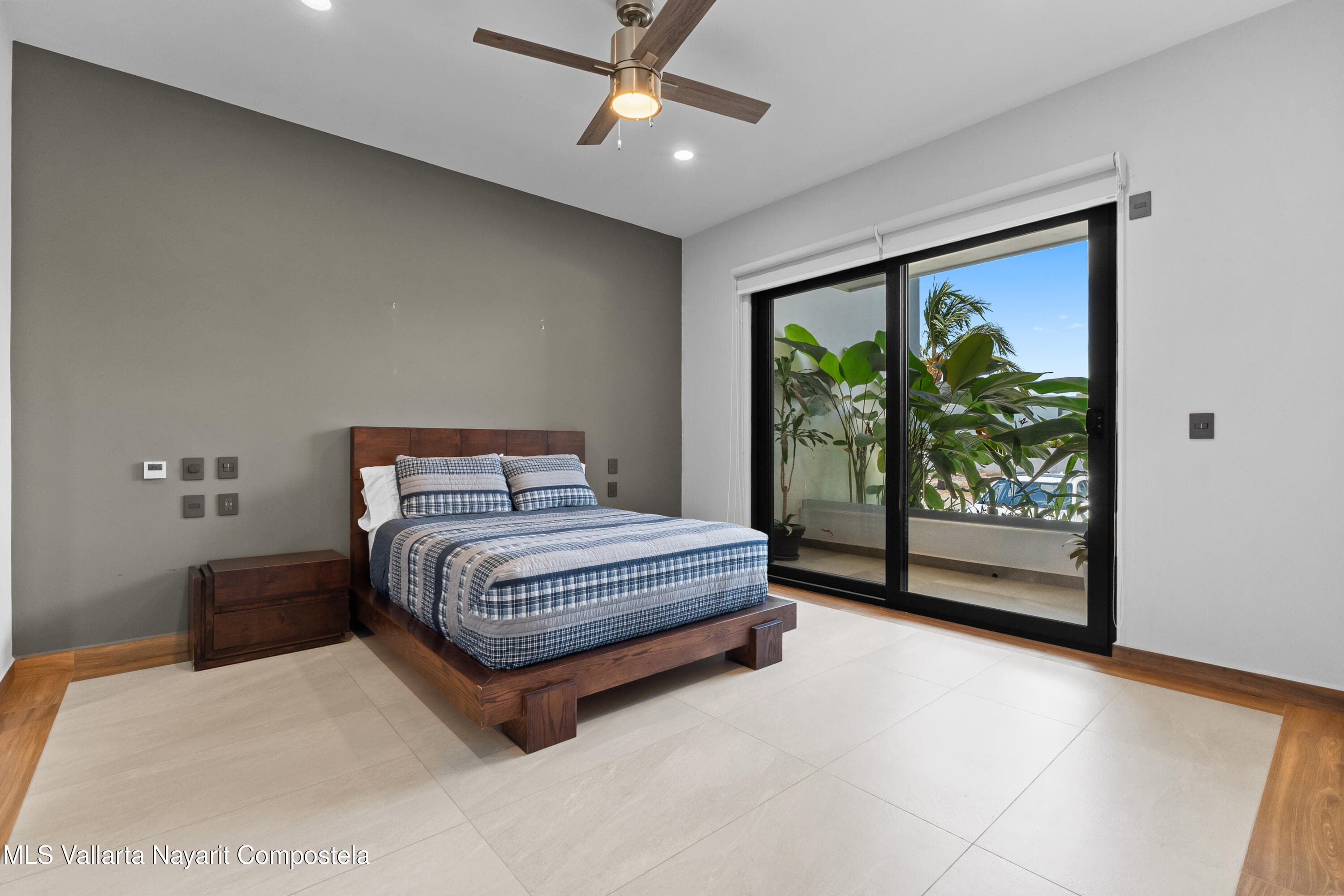 448 Encino 9